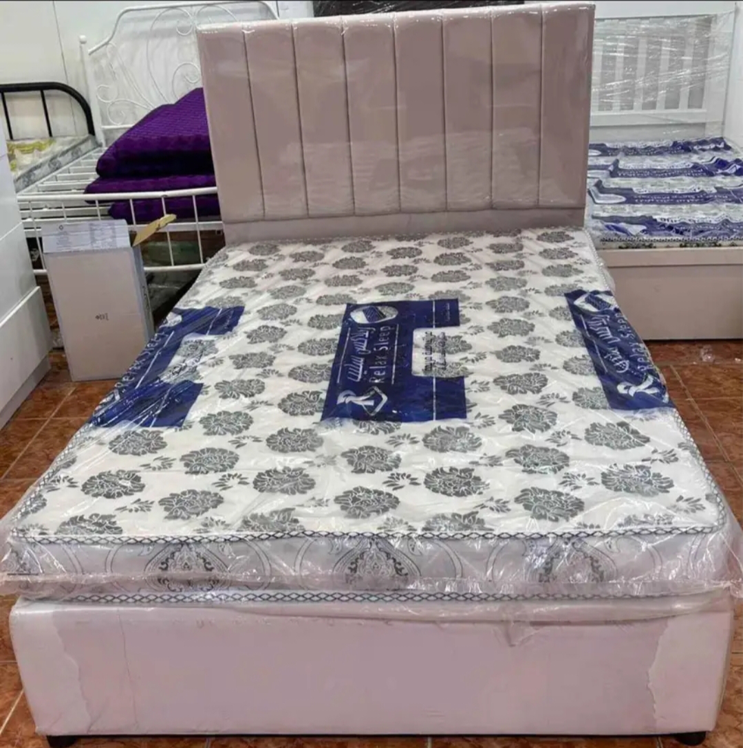 سرير نفر و نص وردي أنيق - تصميم عصري وجذاب