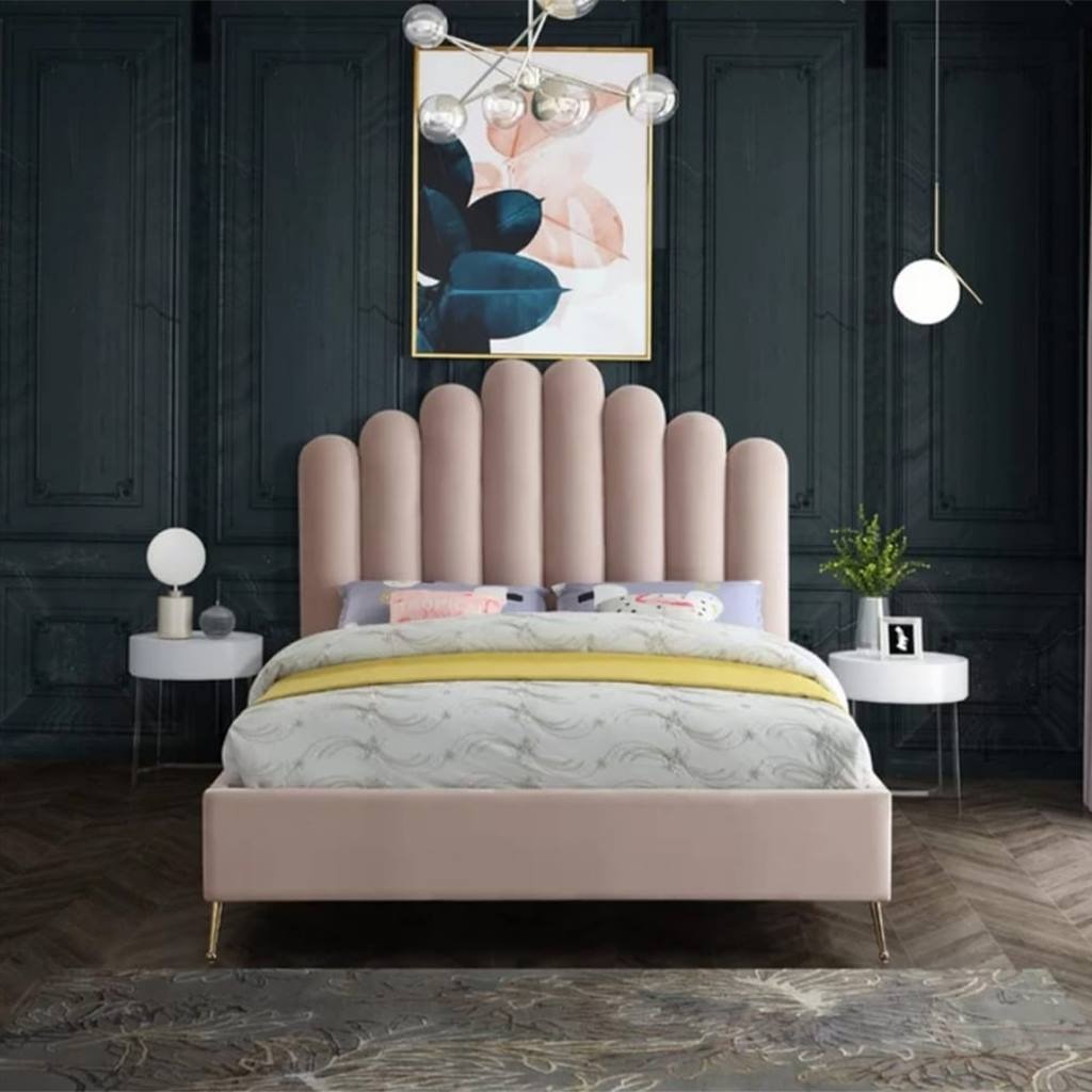 سرير كوين من الخشب الأبيض والمخمل - مقاس 140*200 سم - باللون الوردي، متوفر في جدة