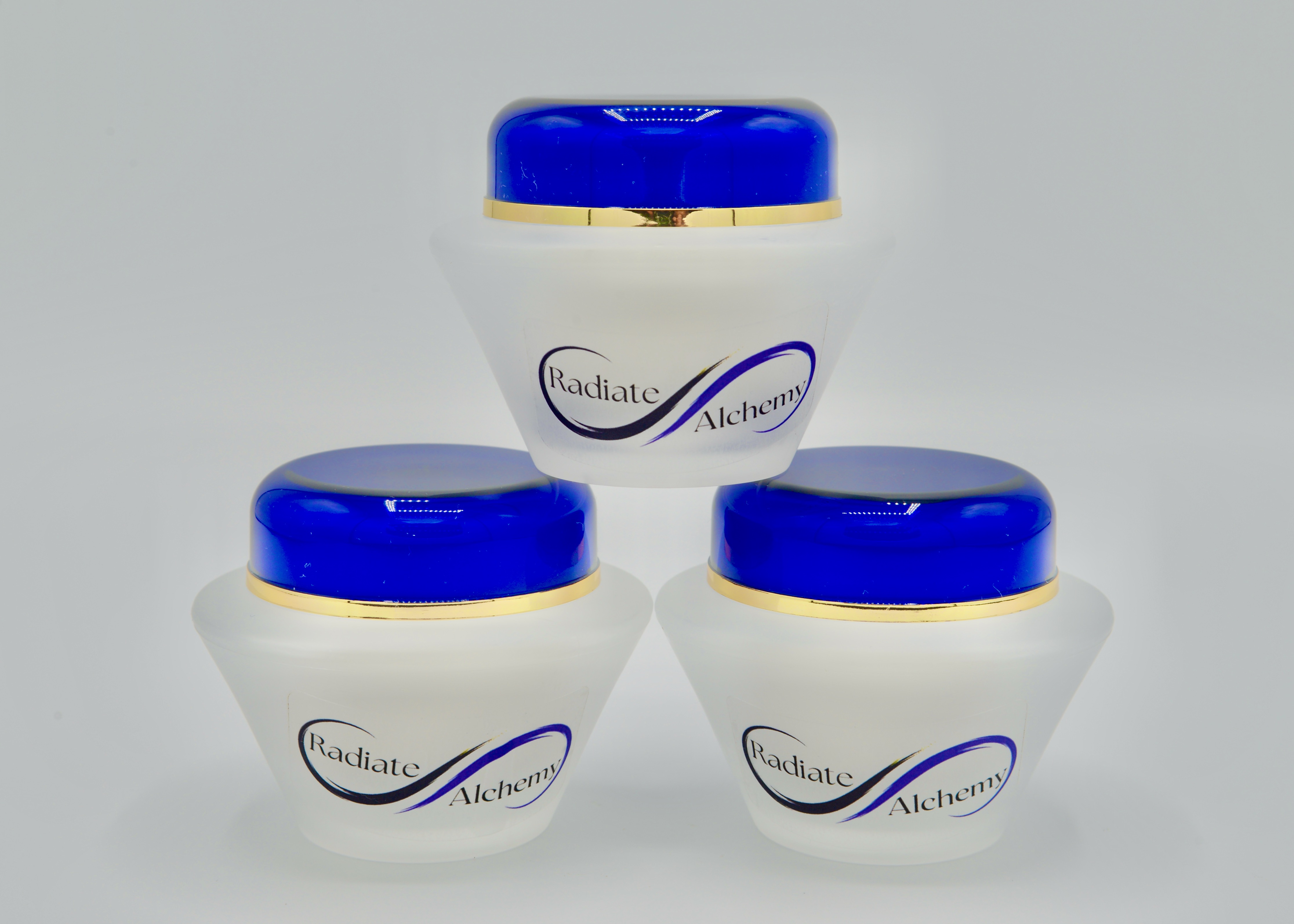 Keeps your skin lifted and resilient, without ever weighing you down.