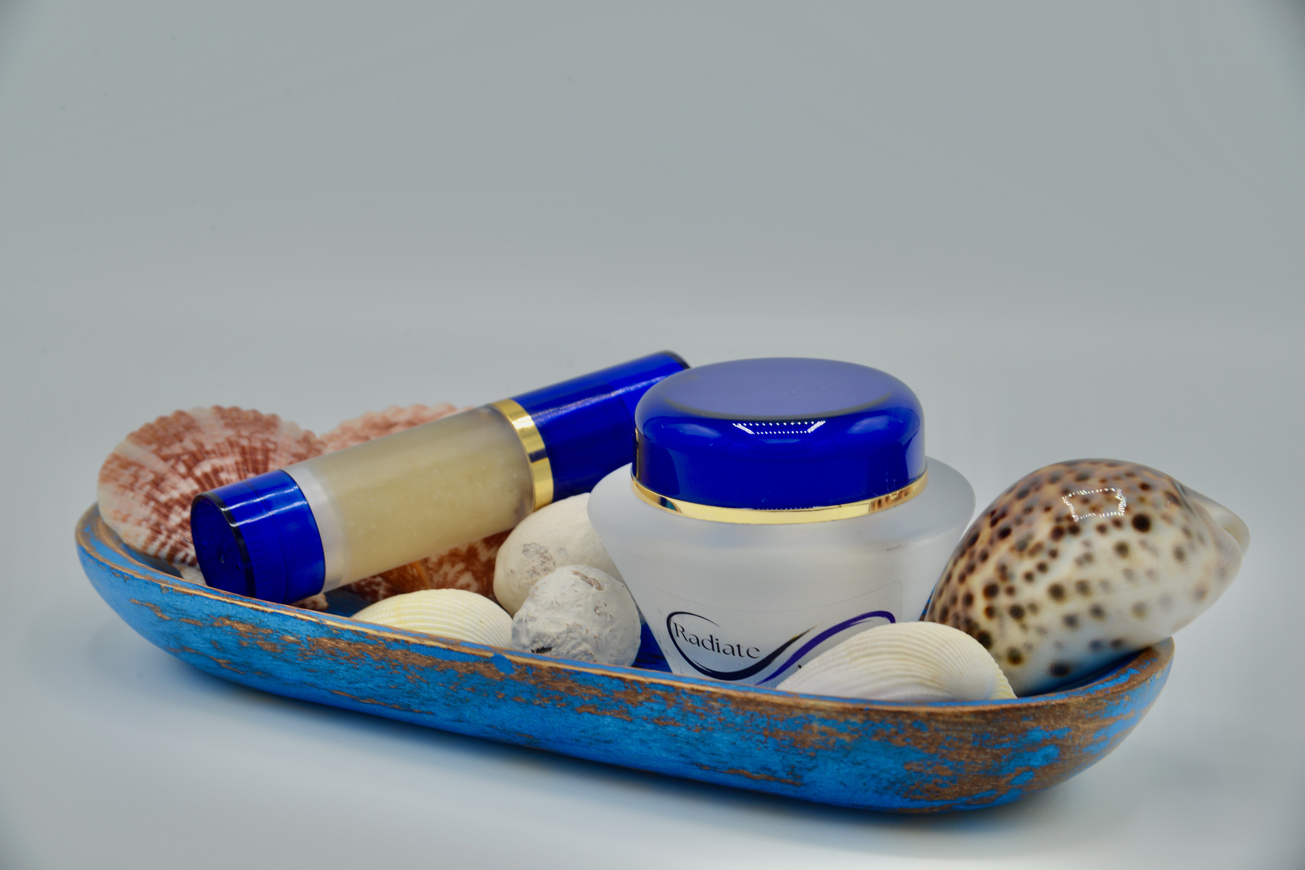 Keeps your skin lifted and resilient, without ever weighing you down.