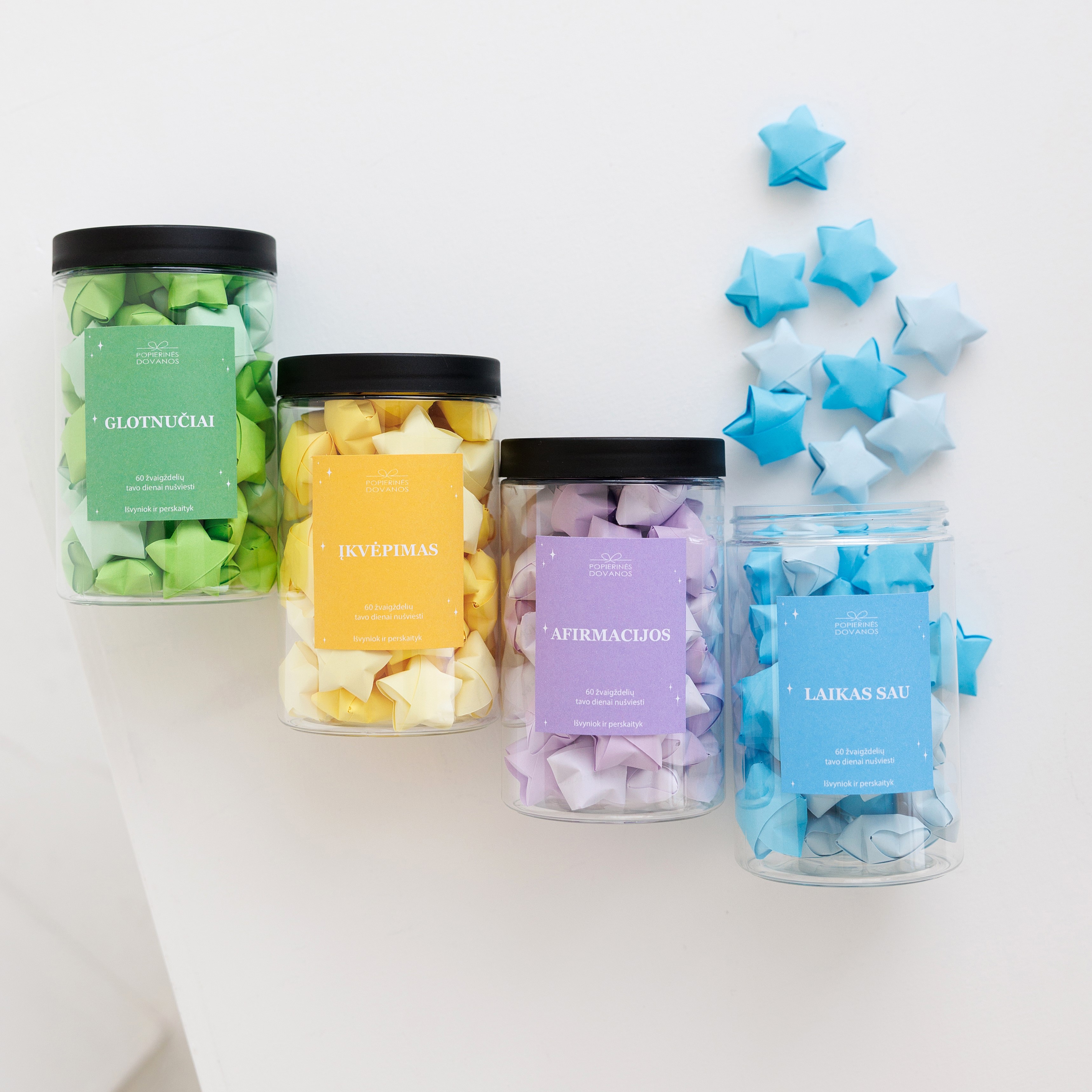 Popierinės žvaigždelės su žinutėmis