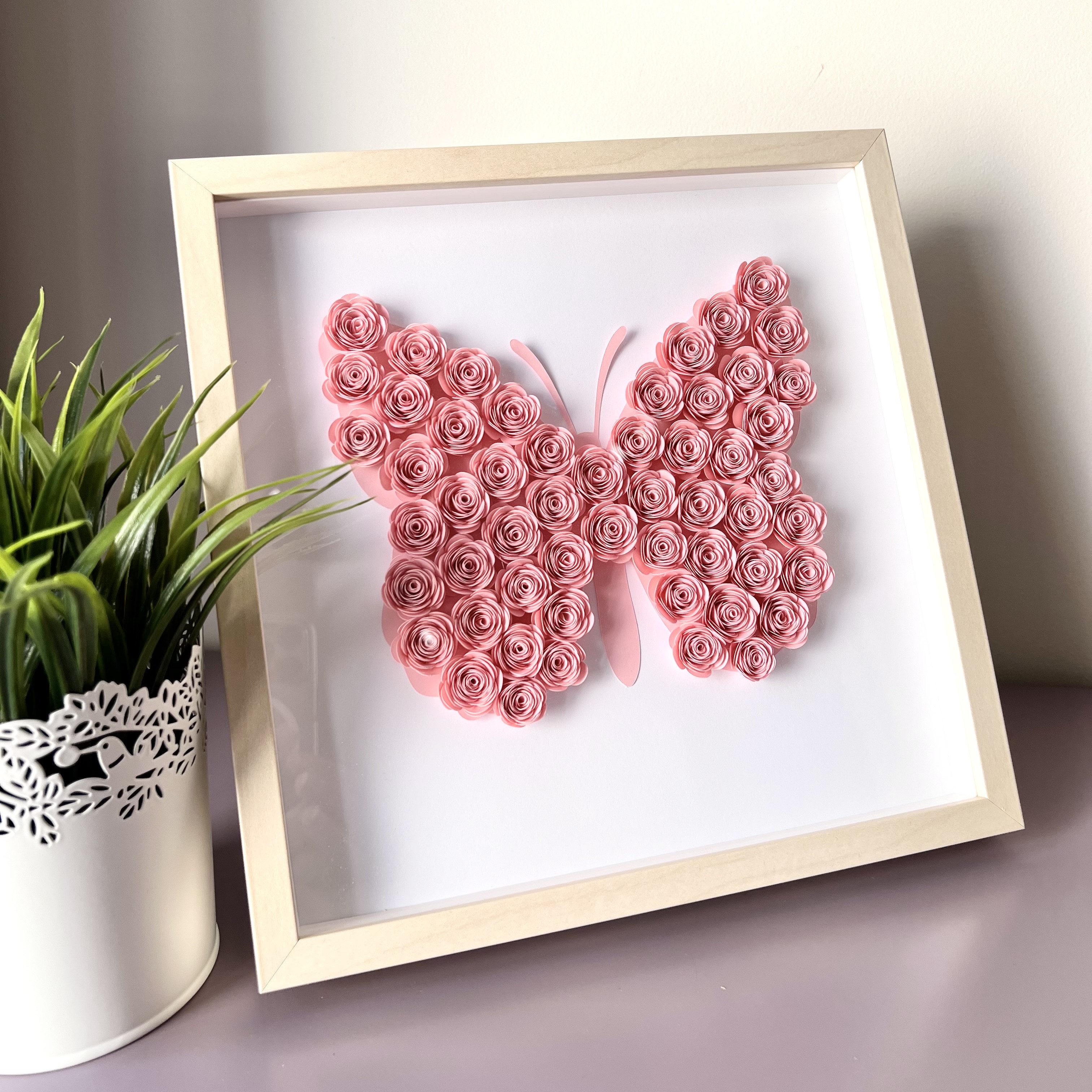 Popierinių gėlių paveikslas "Drugelis"