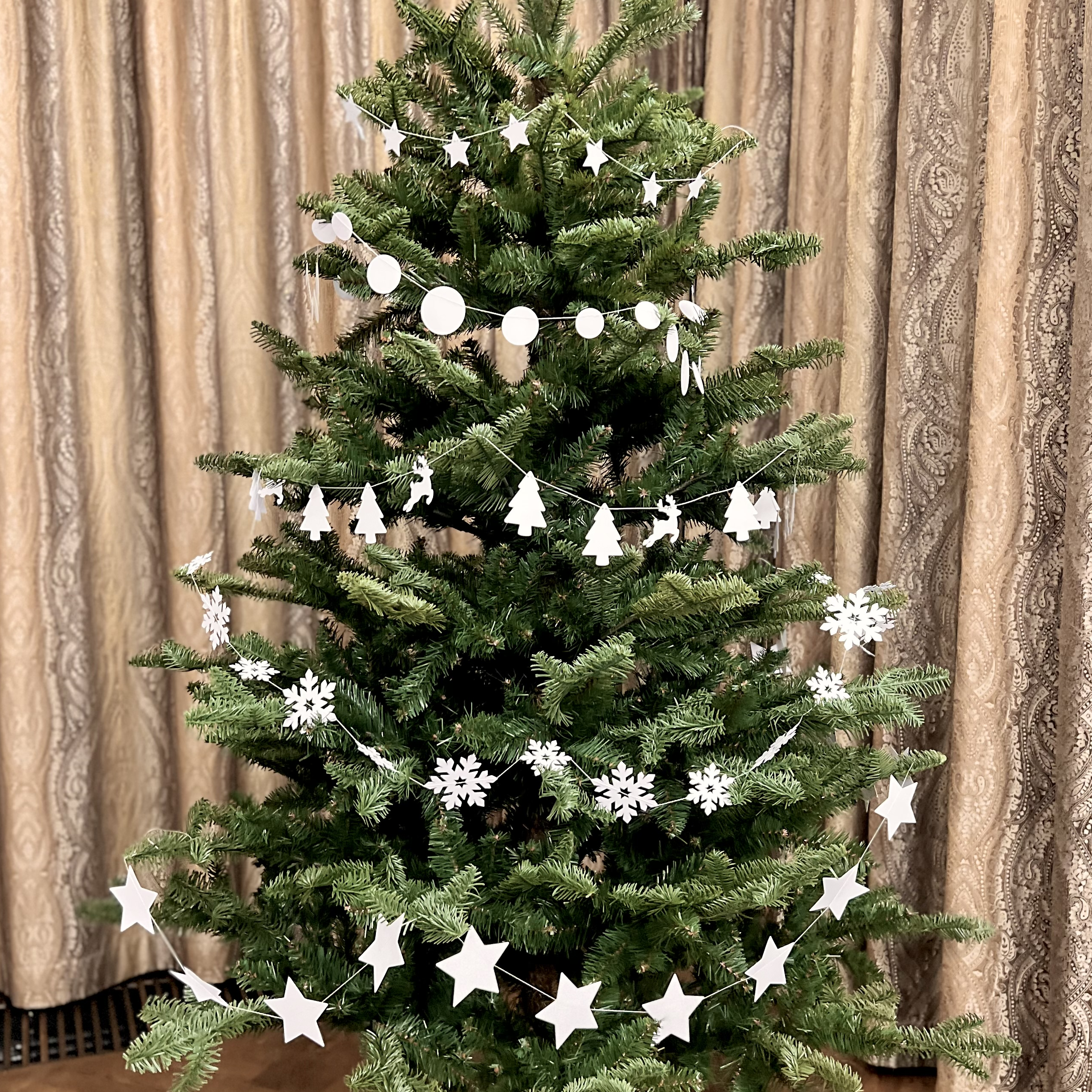 Popierinė balta girlianda