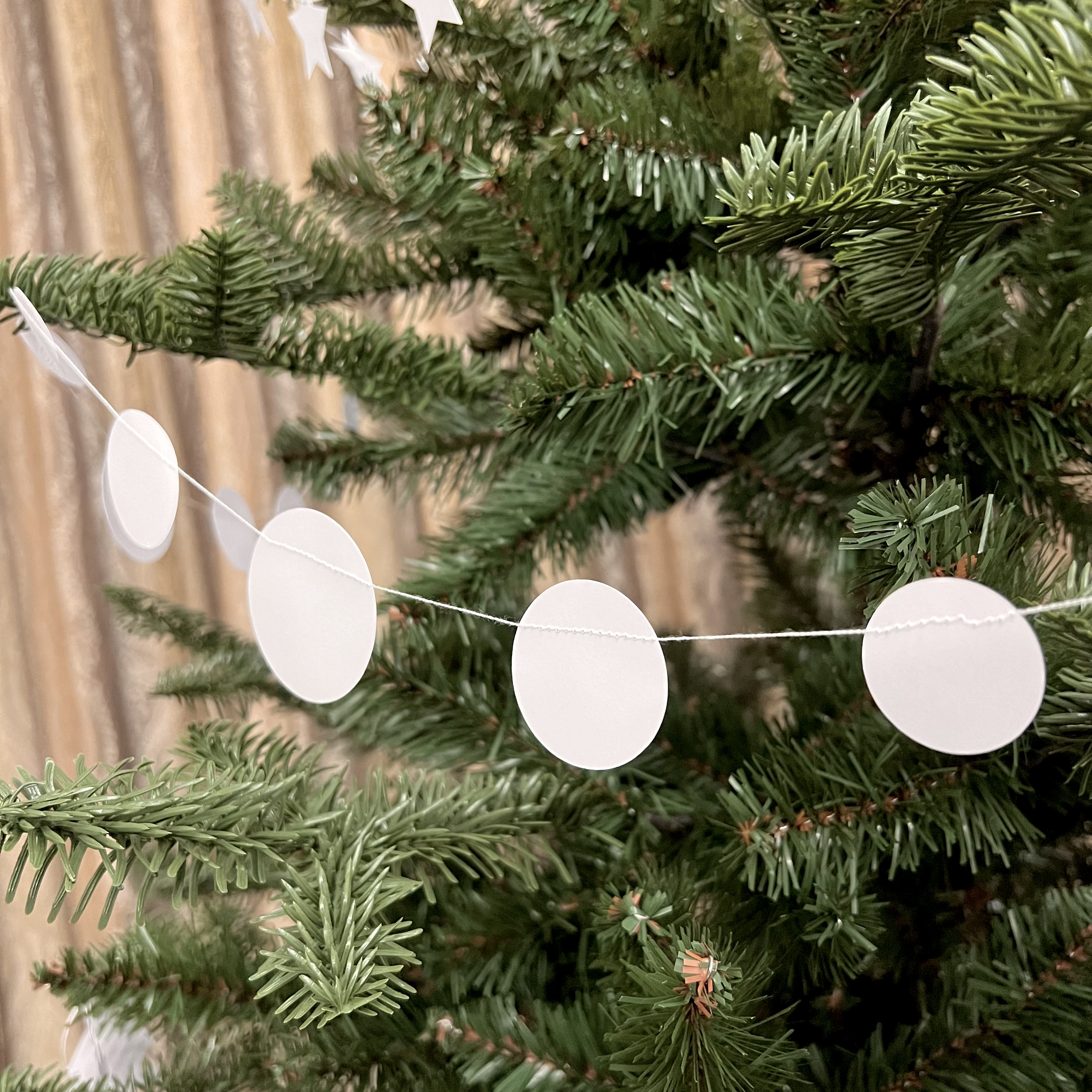 Popierinė balta girlianda