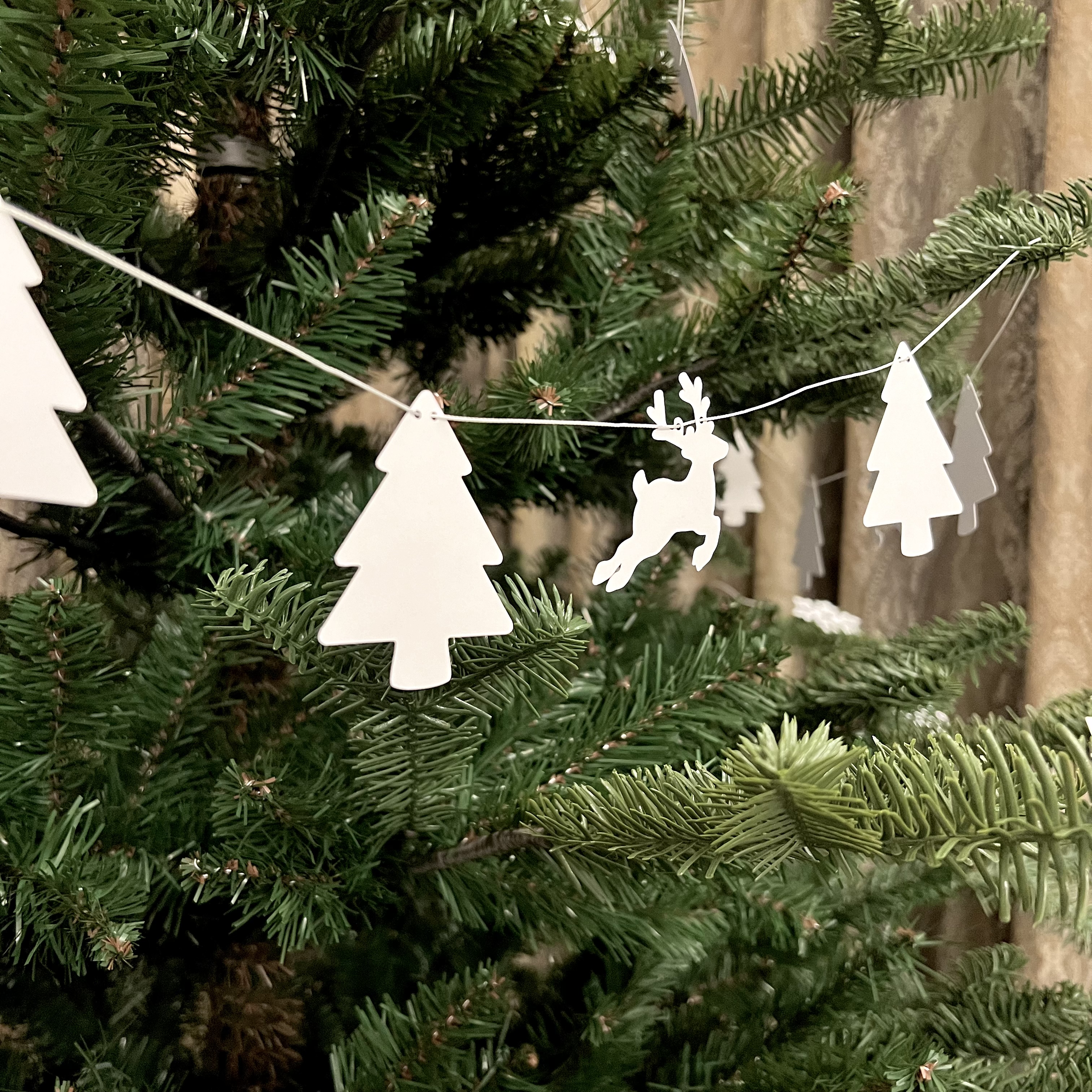 Popierinė balta girlianda