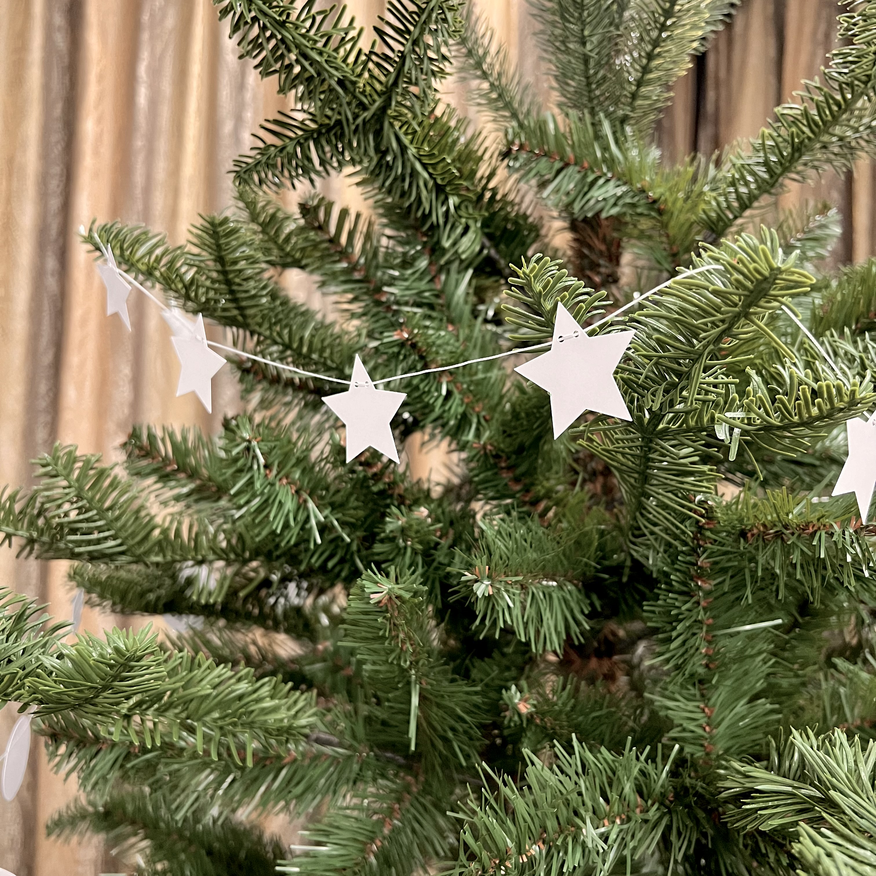 Popierinė balta girlianda