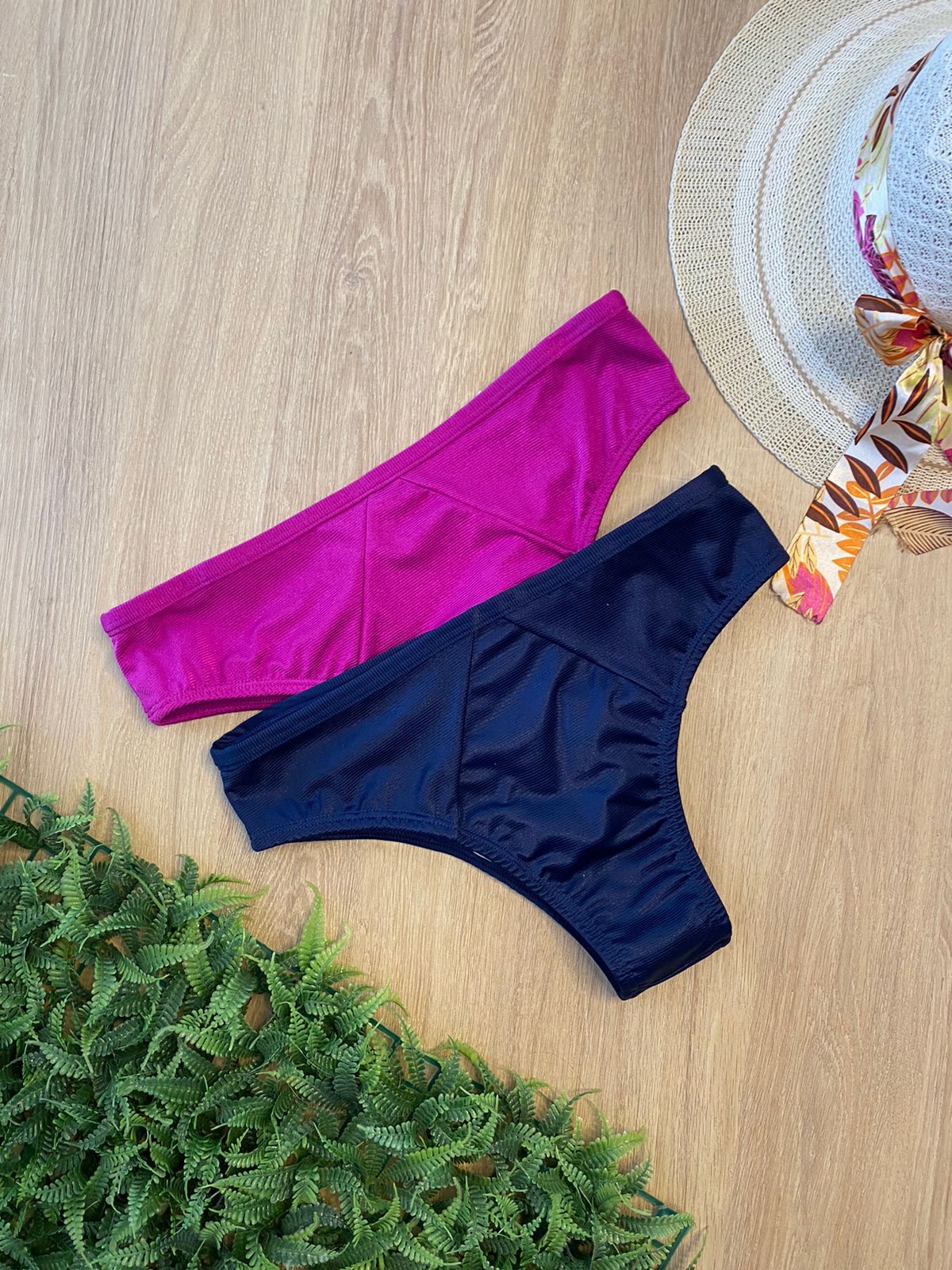 Calcinha de Biquíni em Tecido Trabalhado Ref: 1009