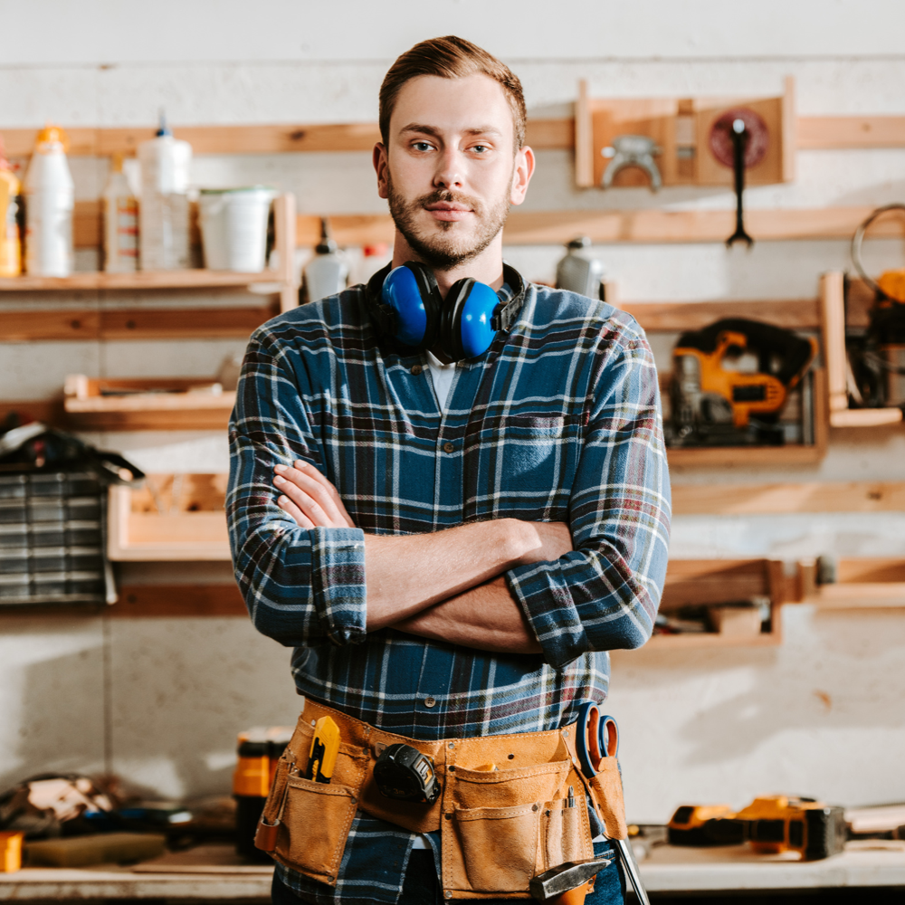 Wood carpenter | نجار الخشب
