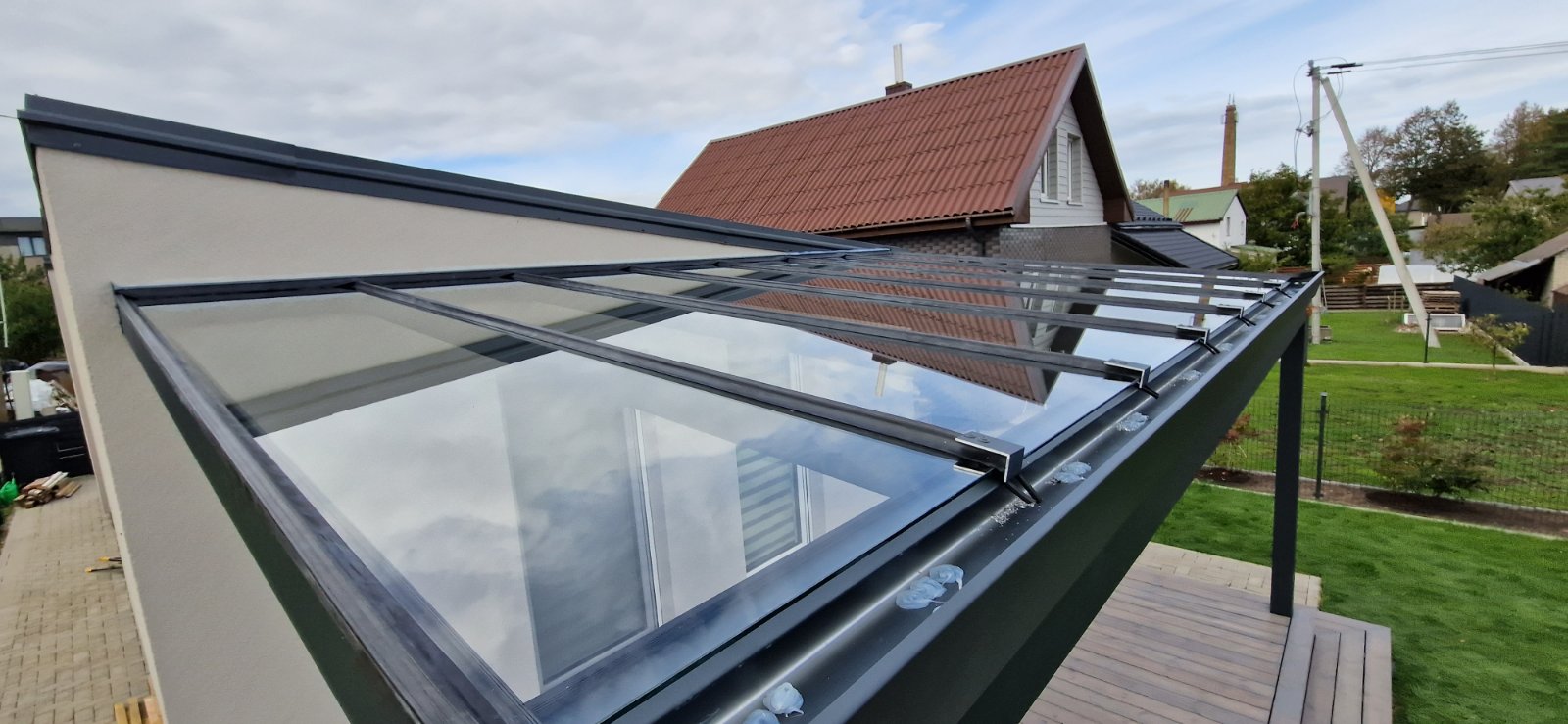 Aliuminė stoginė su stogo stiklu (Užsakoma prekė: projektai@aliuma.lt)