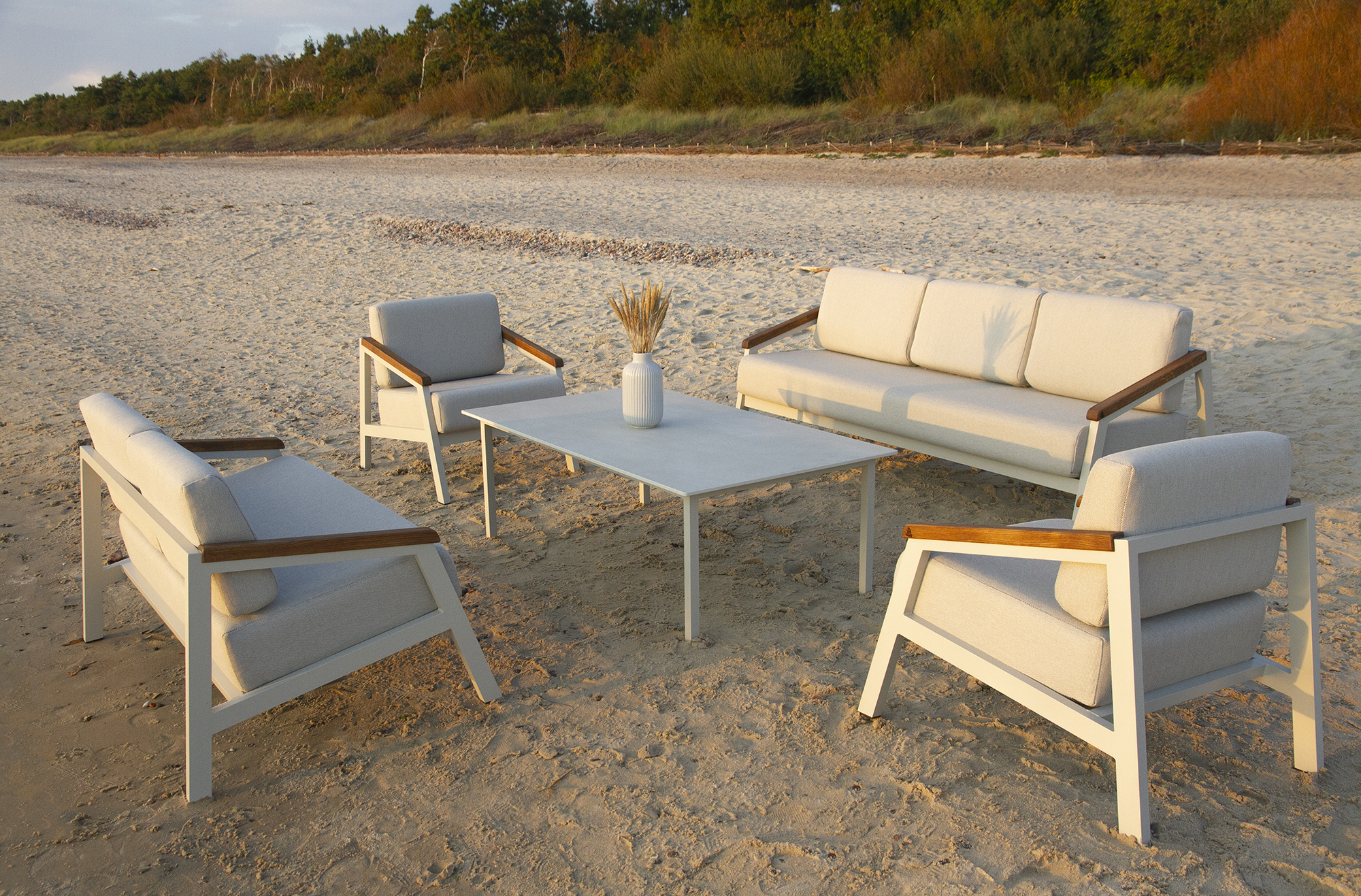 SandSea lauko baldų komplektas – septynvietis dizainas terasoms ir sodams