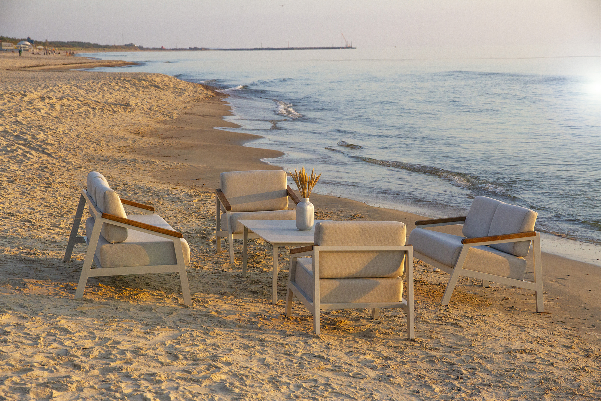 SandSea lauko baldų komplektas – septynvietis dizainas terasoms ir sodams