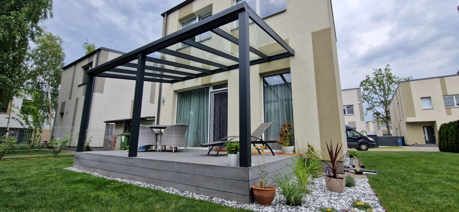 Aliuminė stoginė su stogo stiklu (Užsakoma prekė: projektai@aliuma.lt)