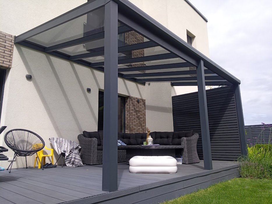 Aliuminė stoginė su stogo stiklu (Užsakoma prekė: projektai@aliuma.lt)