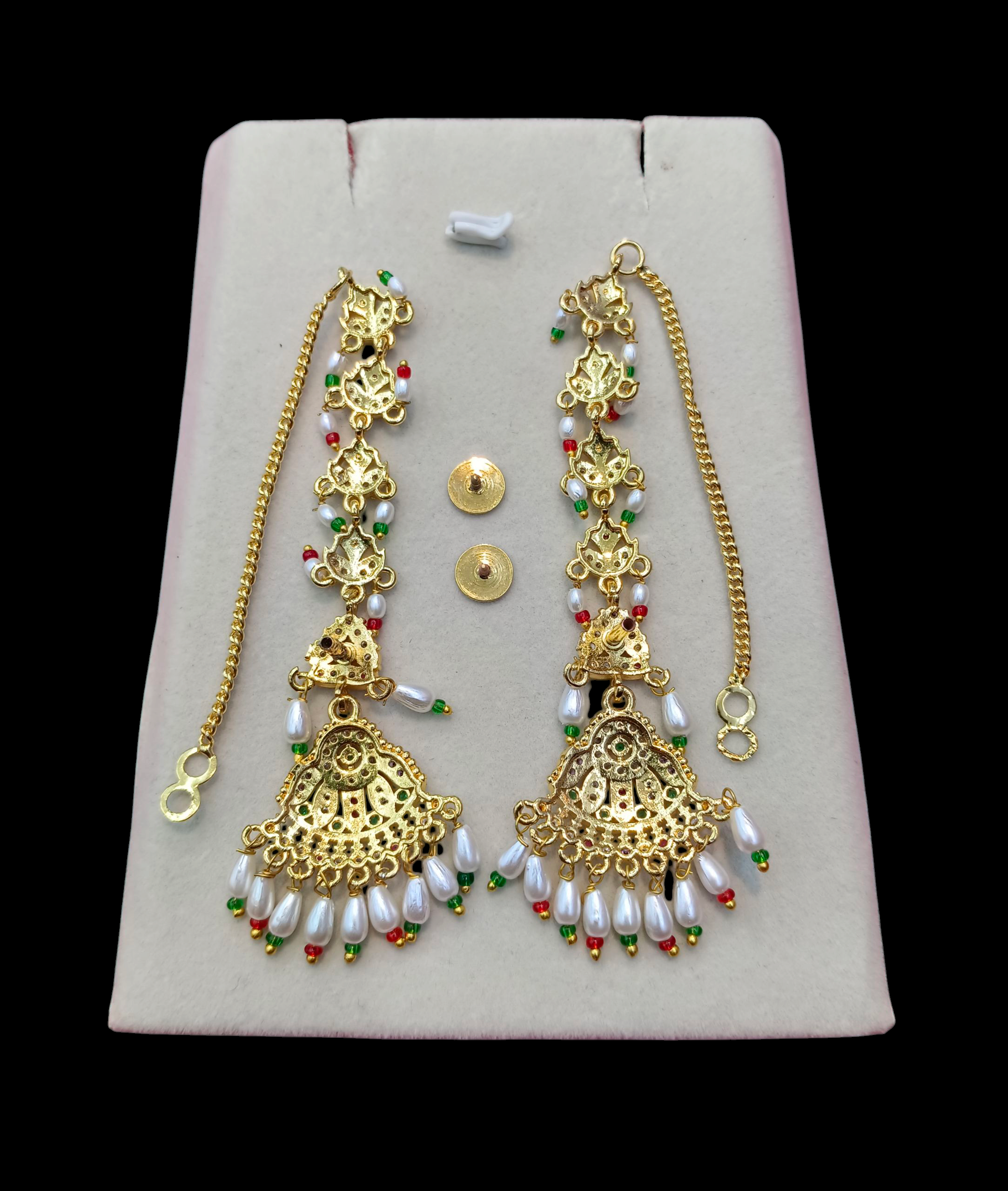 EARRING WITH STUDS