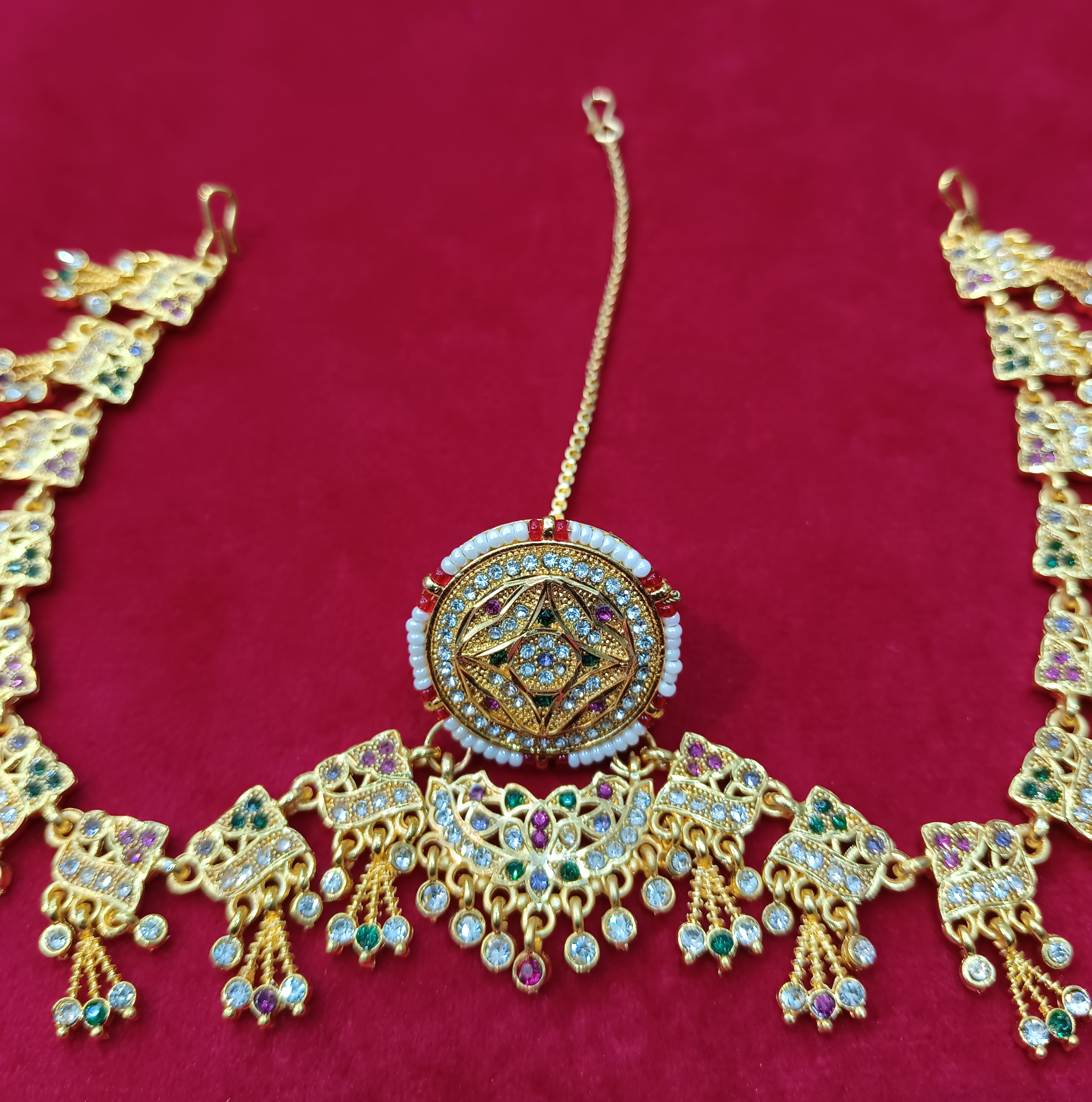 Shimmering Graceful Maangtika