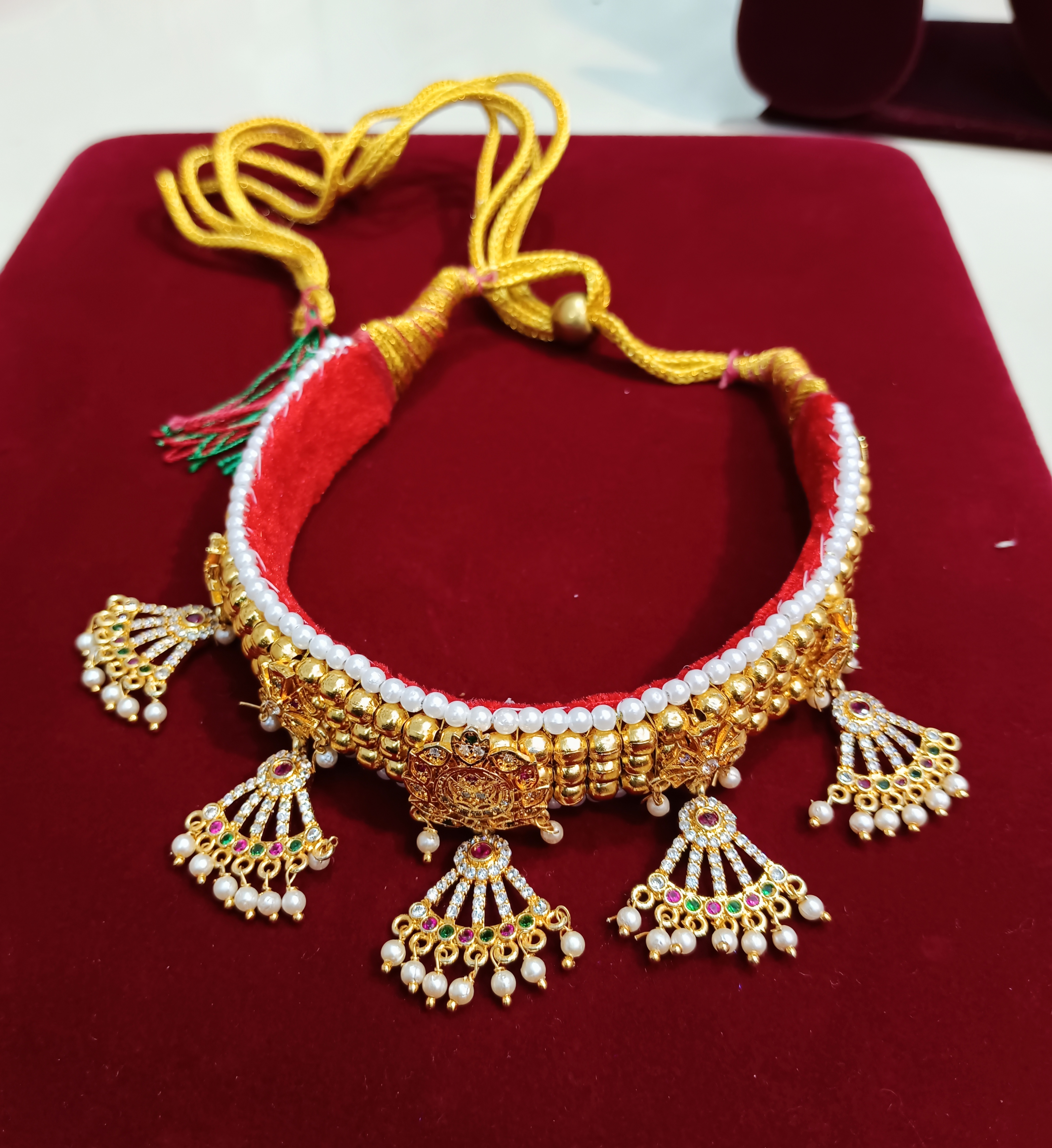 Traditional Pearl and Gold Choker Necklace