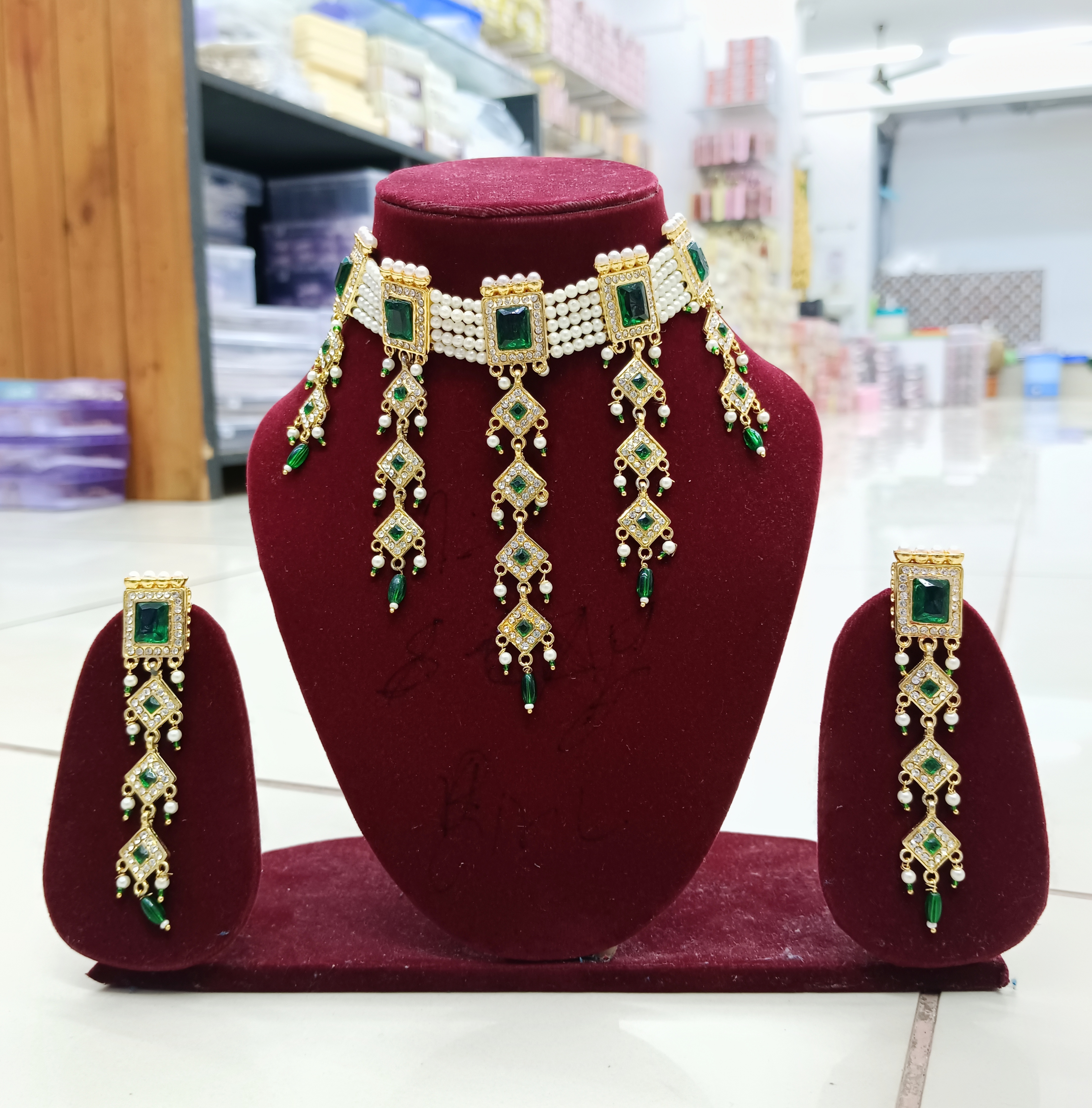 Emerald Green Stone Necklace Set