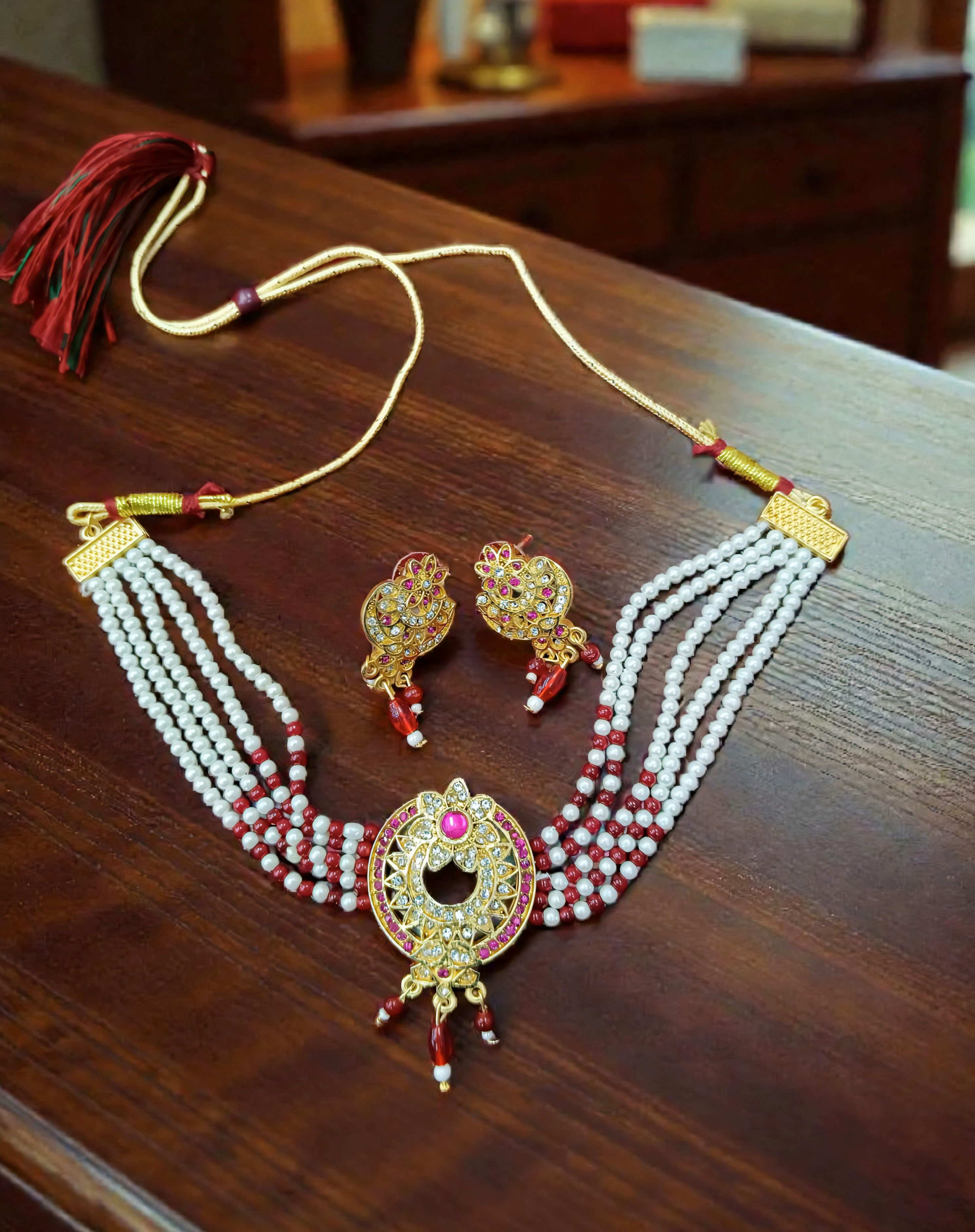 Traditional Pearl and Gold Jewelry Set