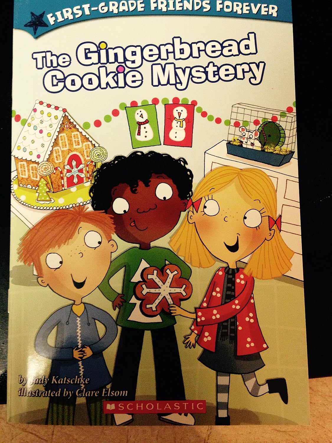First Grade Friends Forever: The Gingerbread Cookie Mystery Tapa blanda – 1 Enero 2014 de Judy Katschke (Author)