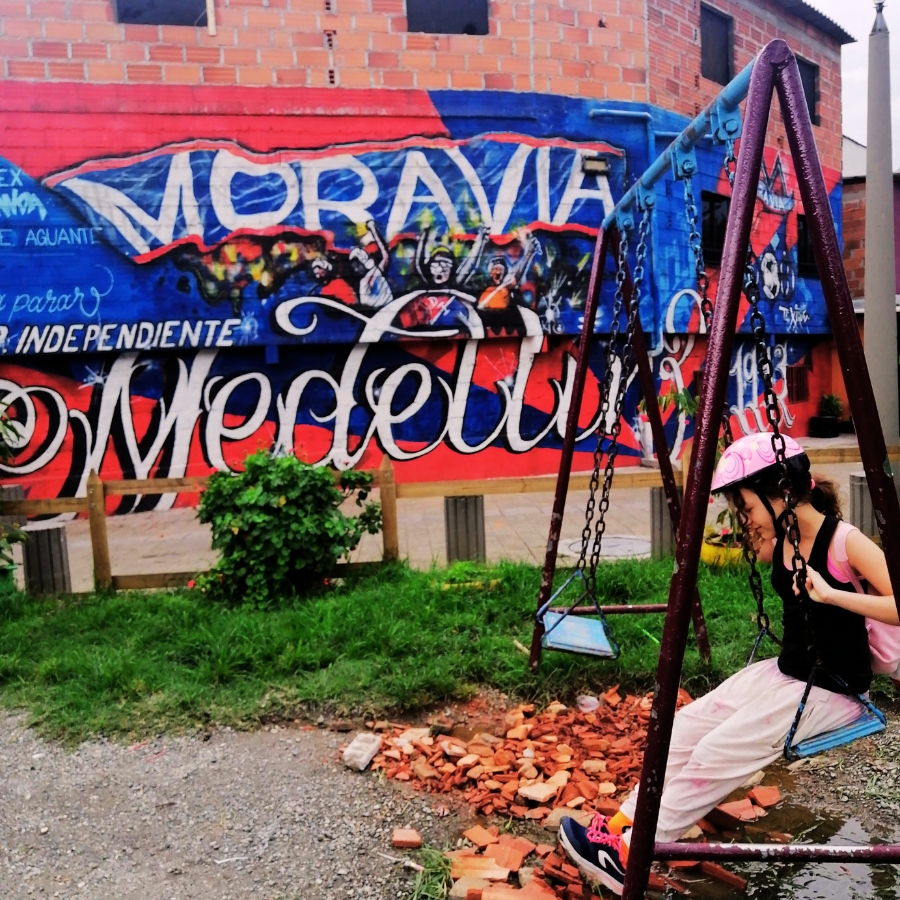DESDE LA PLAZA A LA CASA AL BARRIO MORAVIA 
