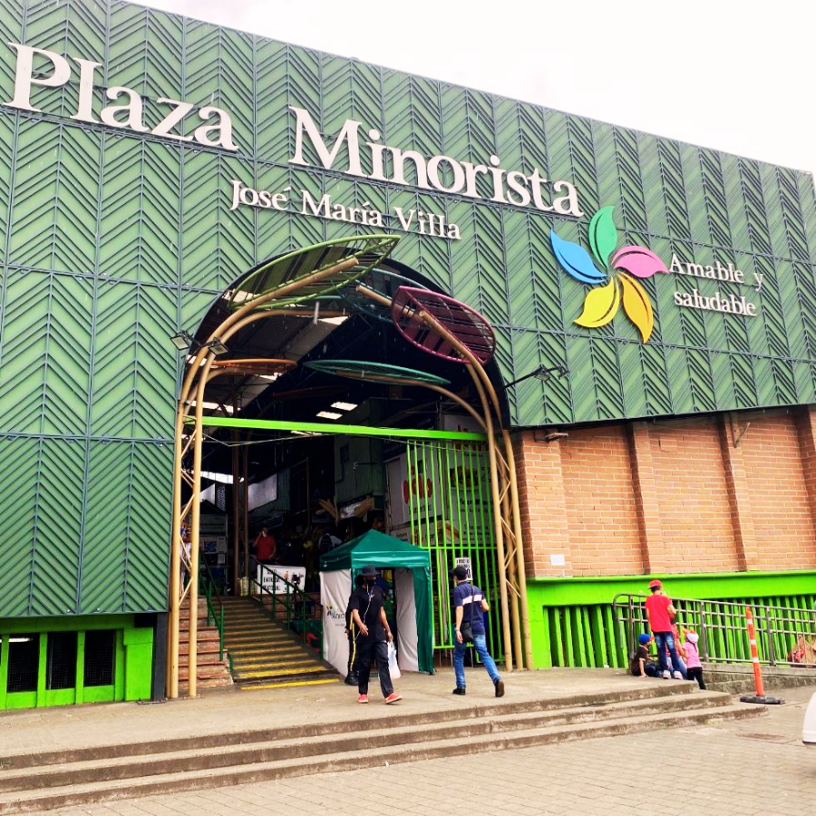 DE LA PLAZA A LA CASA 