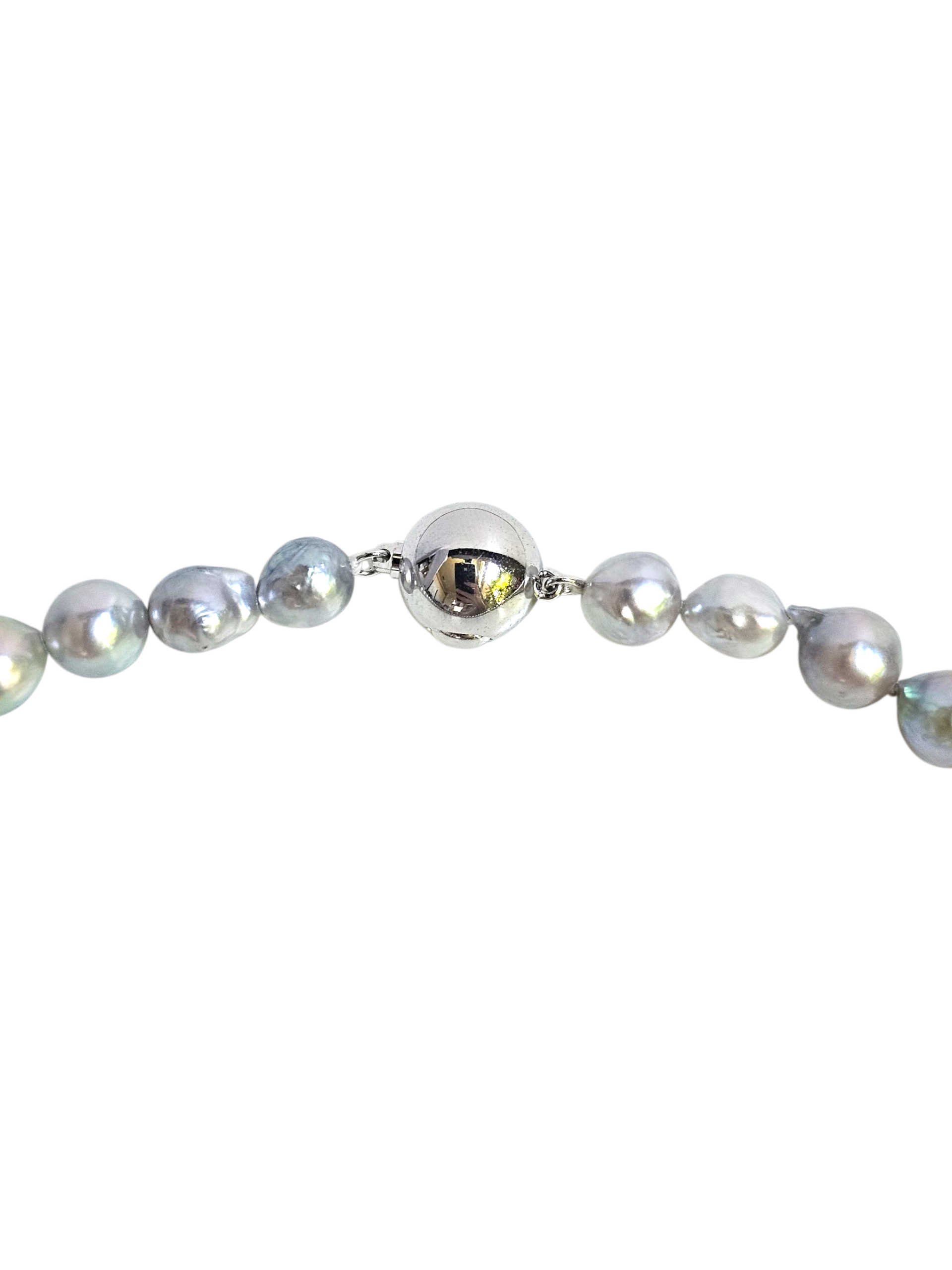 Silver Akoya Pearls with Green Overtone