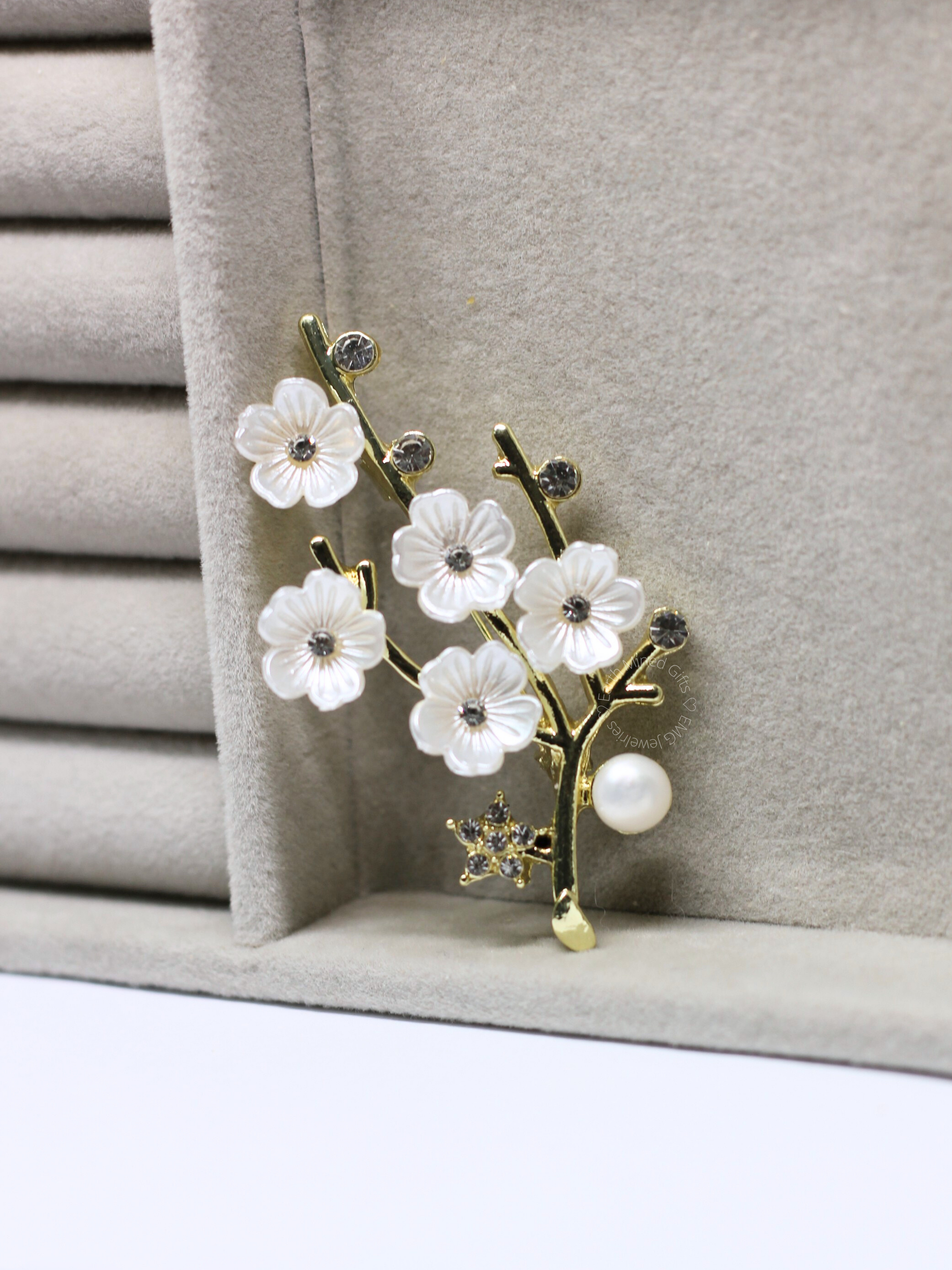 Elegant Floral Brooch