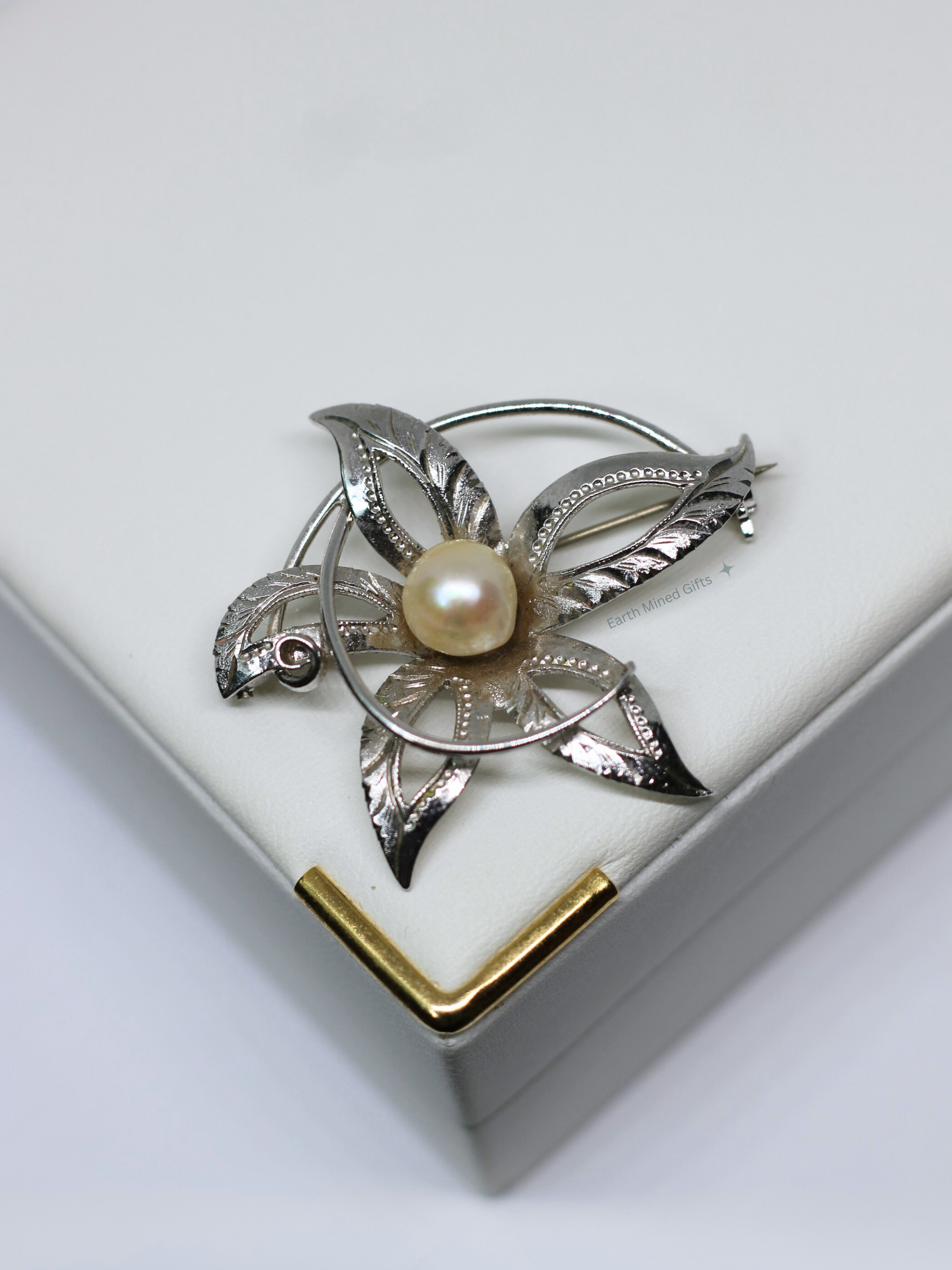 Silver Flower Akoya Pearl Brooch