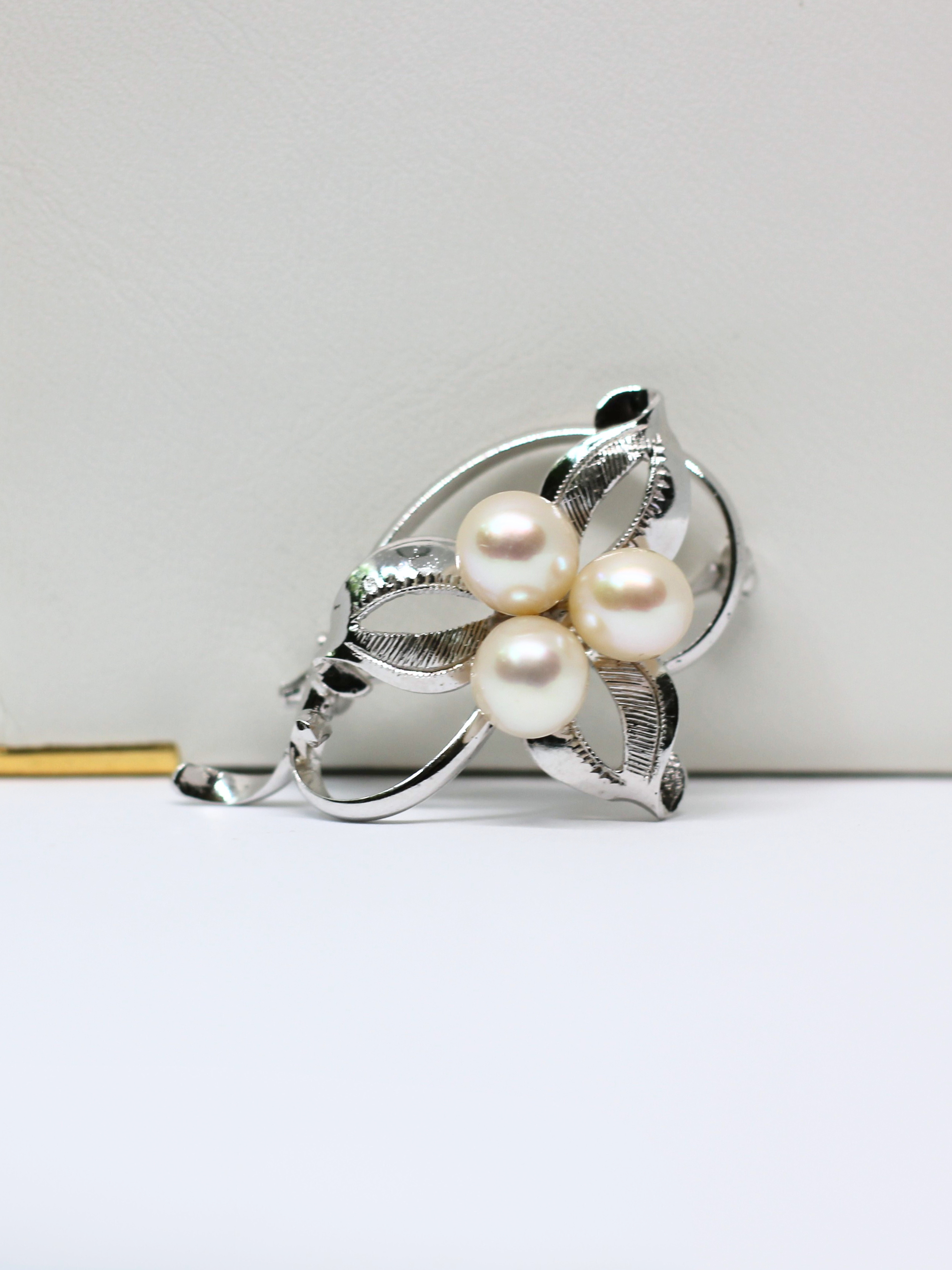 Elegant Akoya Pearl and Sterling Silver Brooch
