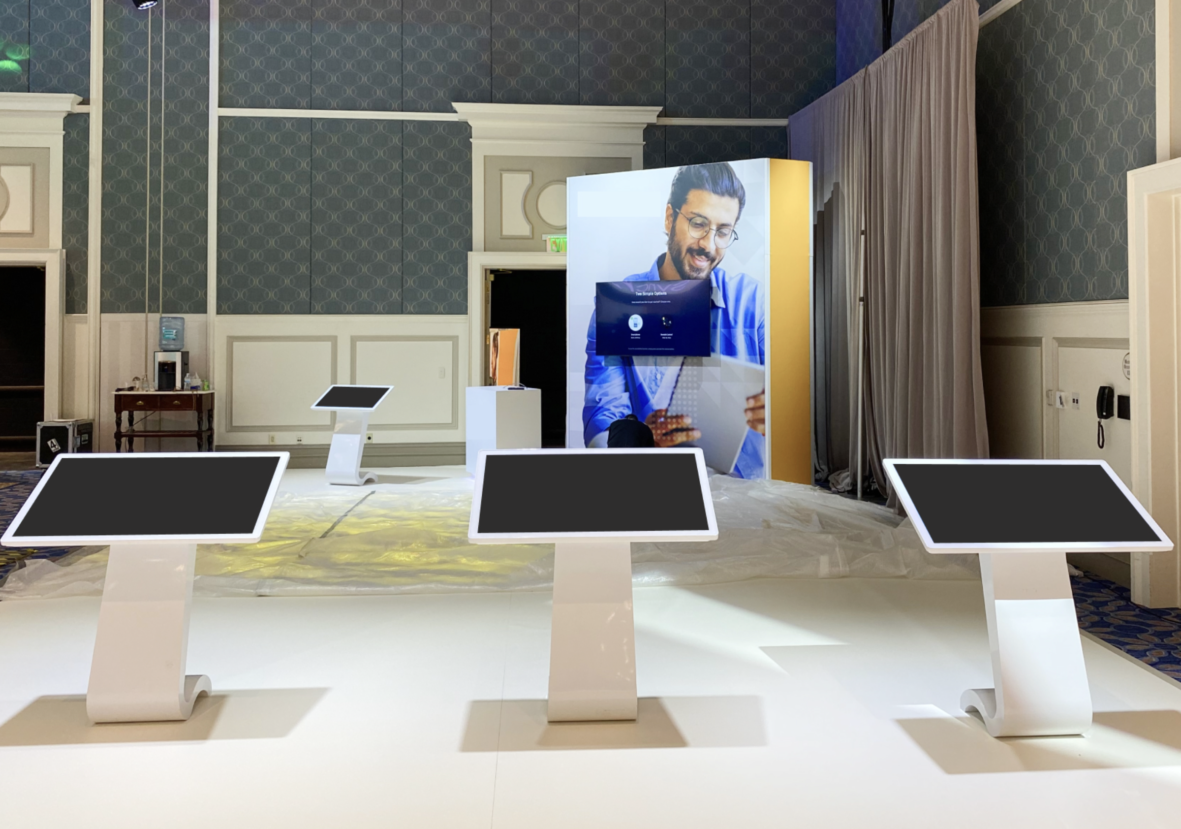 Interactive Table Kiosk- 32"