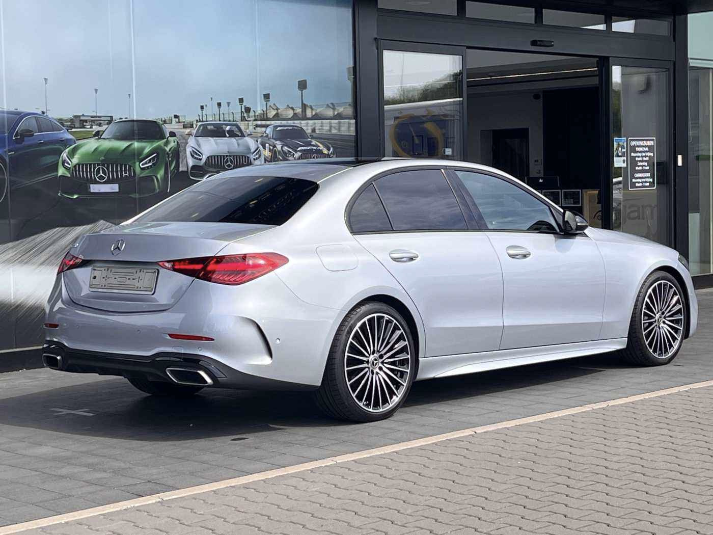 Mercedes-Benz C 180 AMG Line - Panoramic sunroof