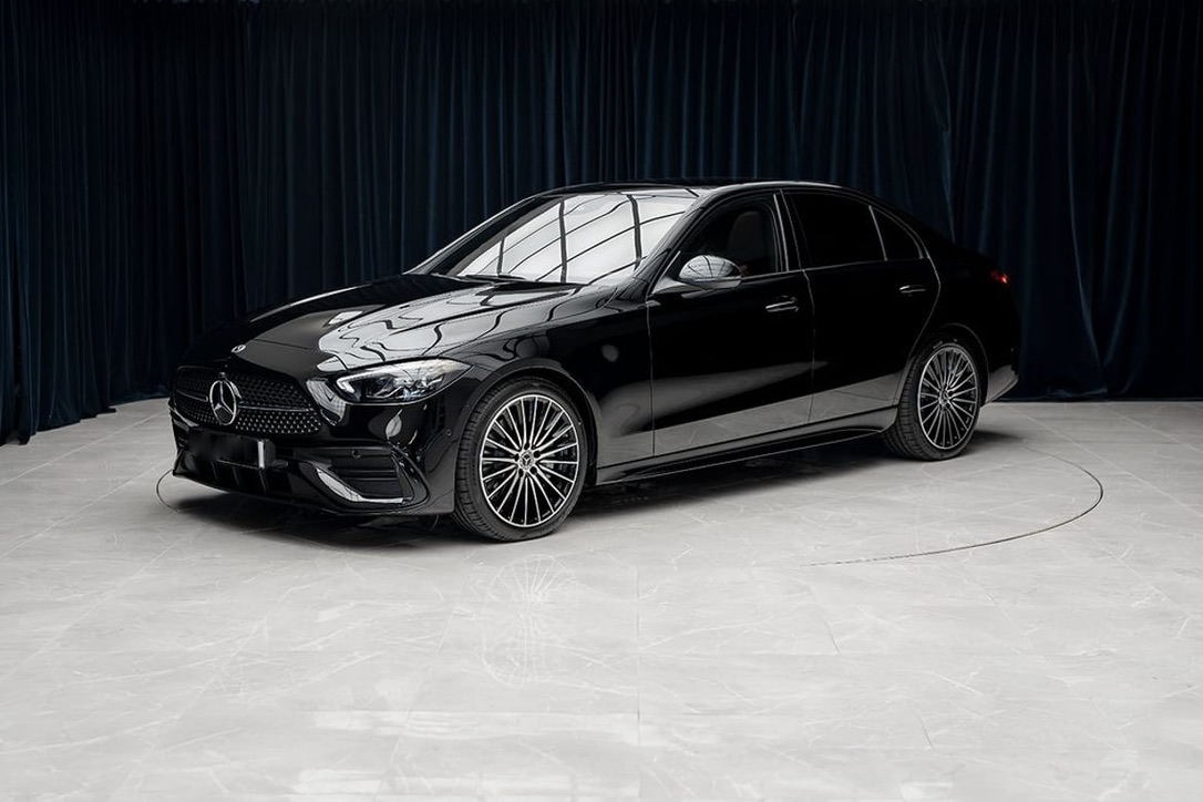 Mercedes-Benz C 200 Sedan AMG Line with Panoramic Sunroof  (2024)