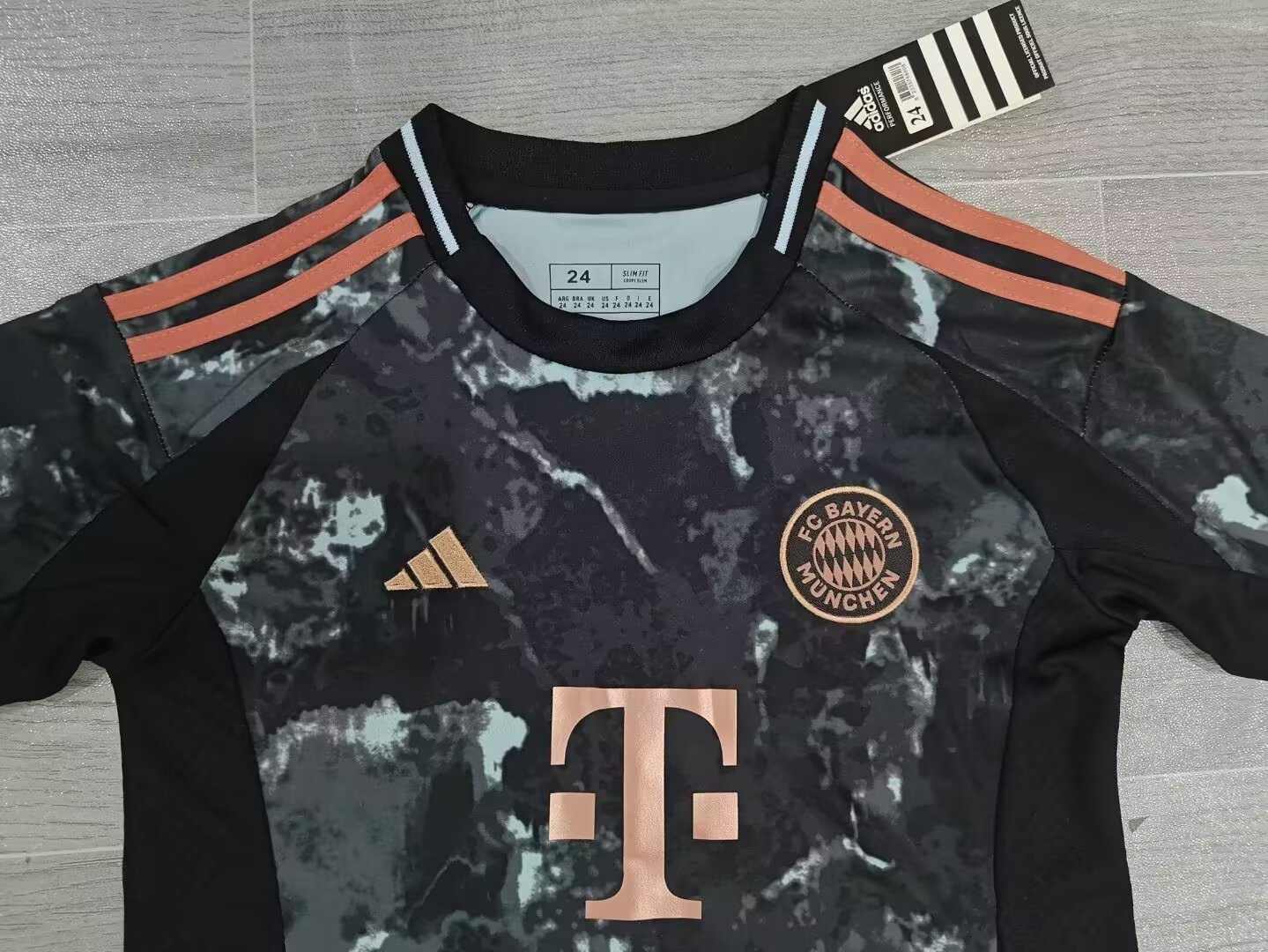 Maillot Extérieur Bayern 2024/2025 Enfant/Ado Supporters Version