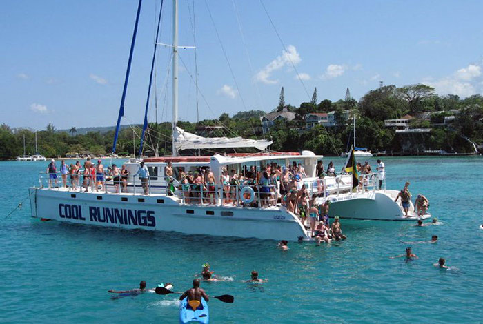 CATAMARAN    / PARTY BOAT
