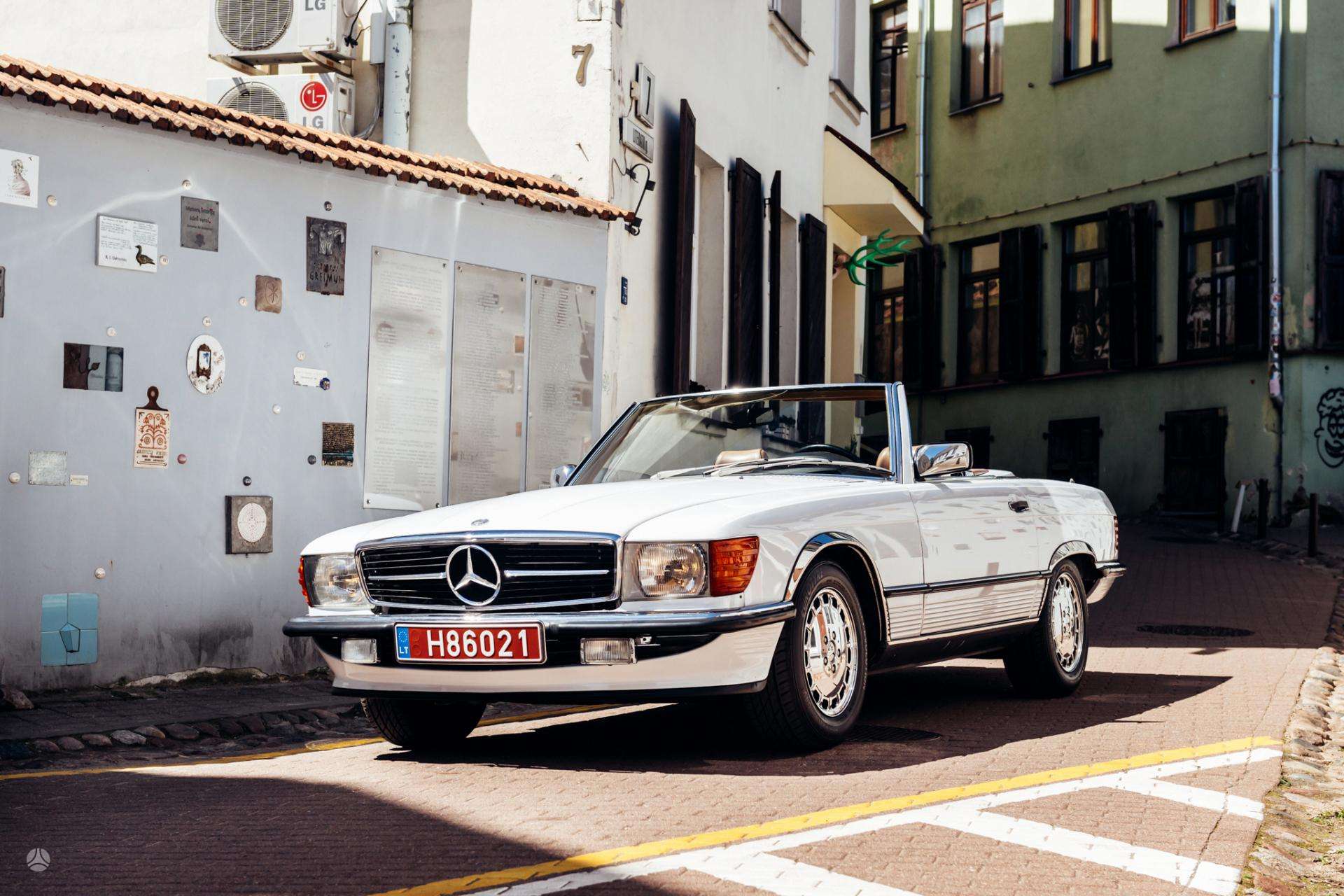 Mercedes-Benz SL560