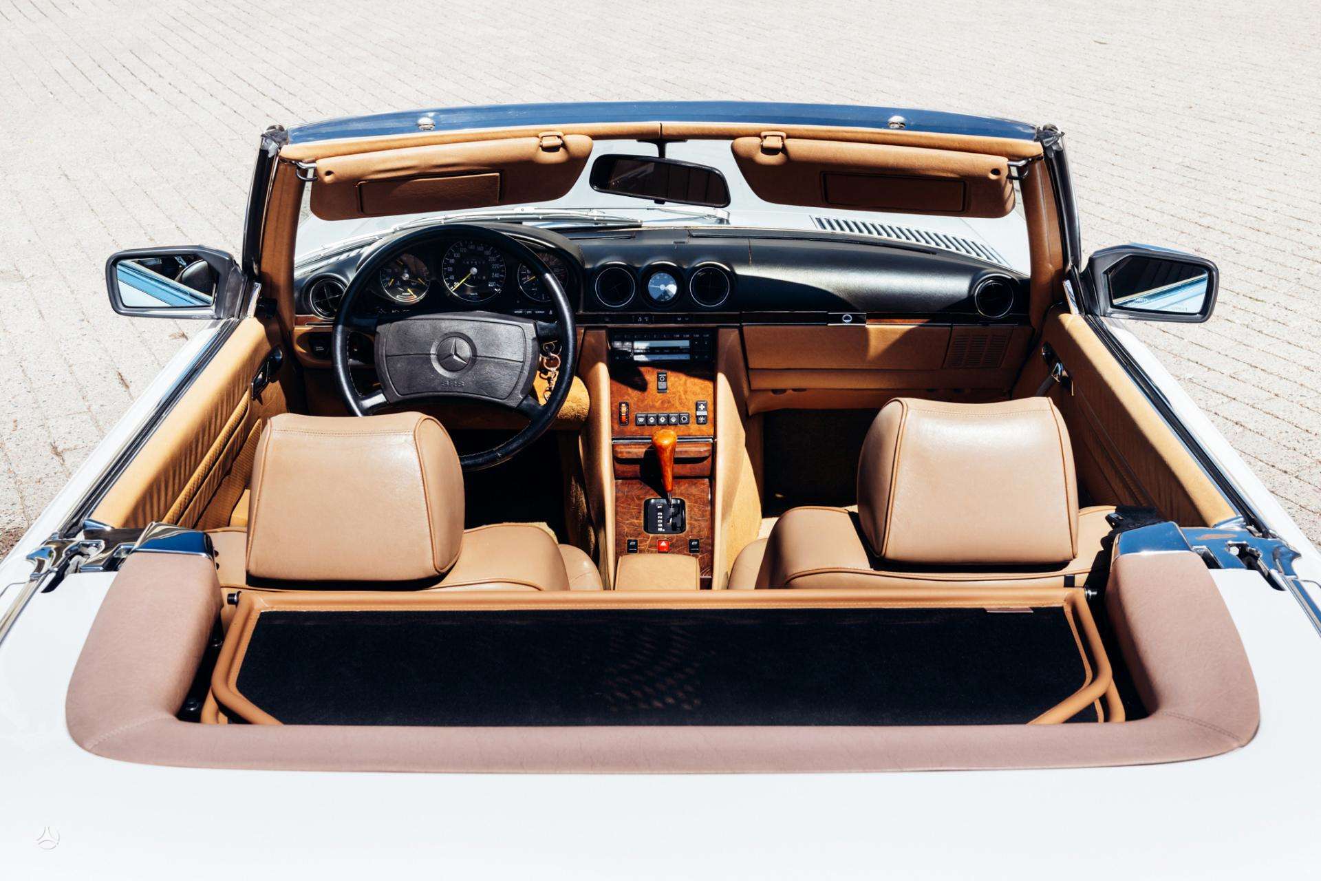 Mercedes-Benz SL560