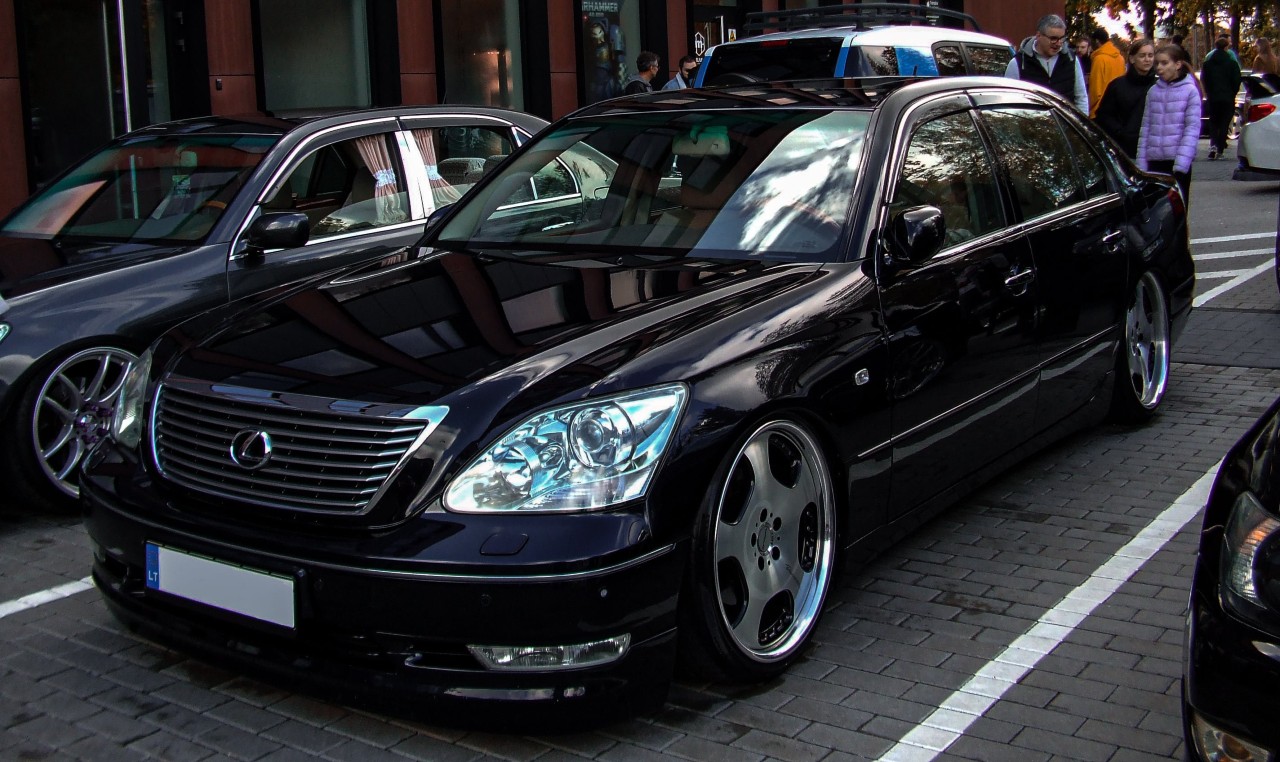 Lexus LS430