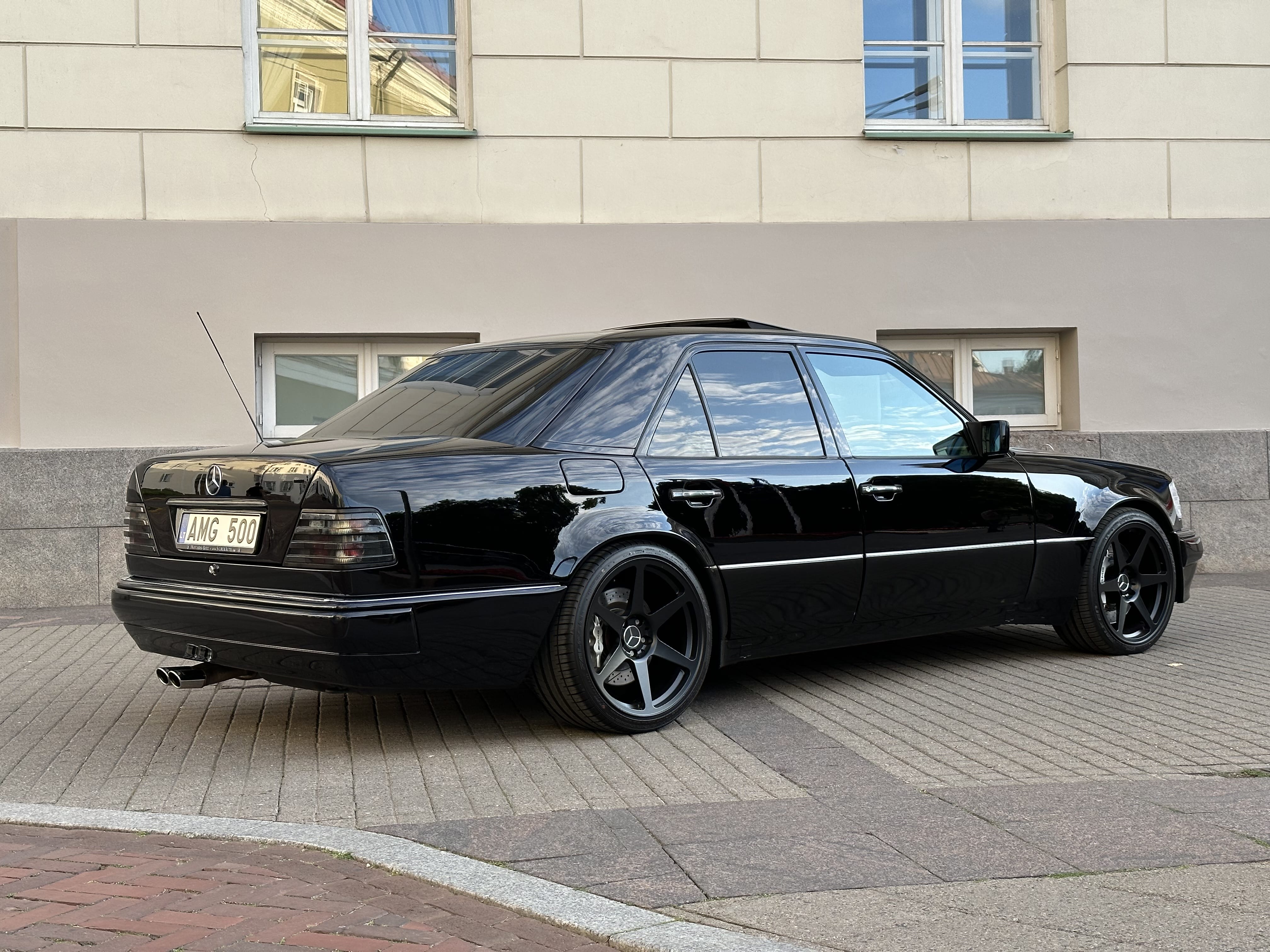 Mercedes Benz 500E