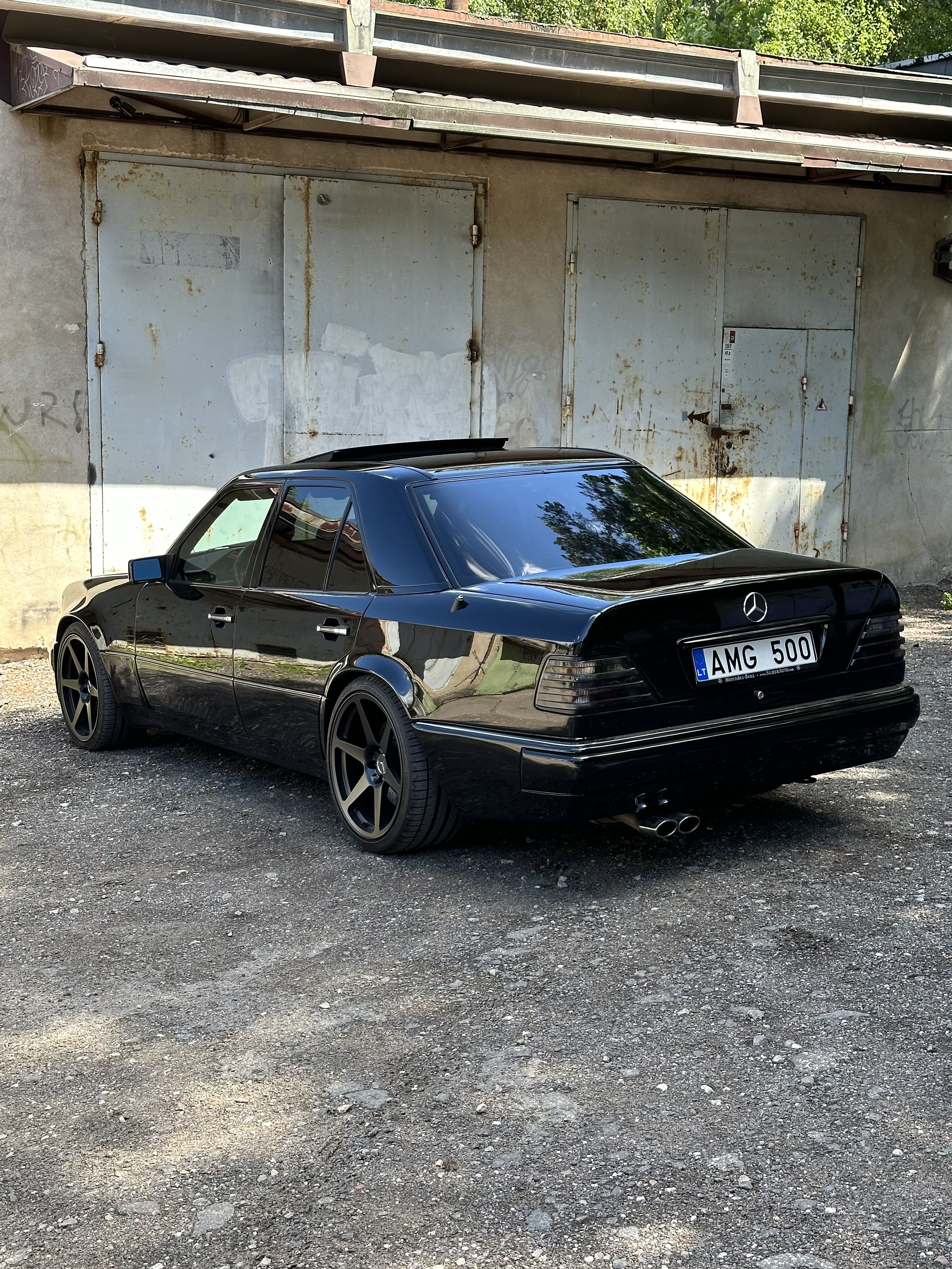 Mercedes Benz 500E