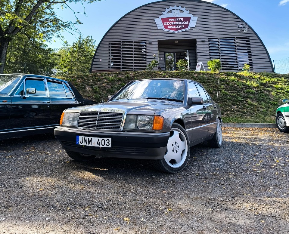Mercedes-Benz 190 (w201)