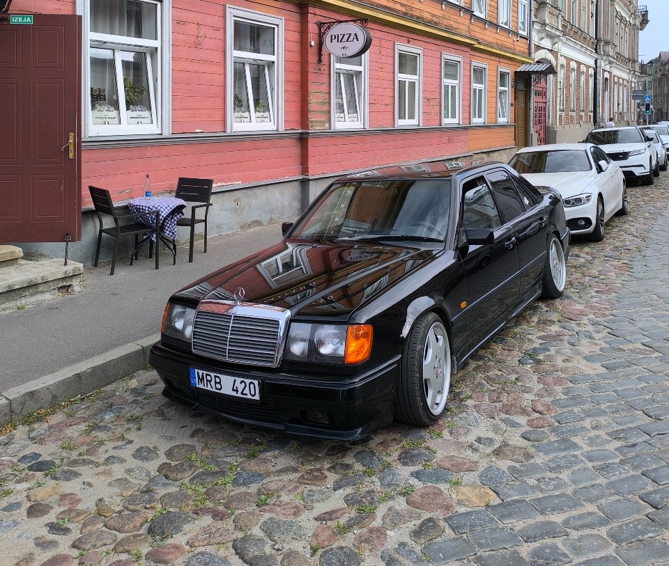 Mercedes-Benz 300E
