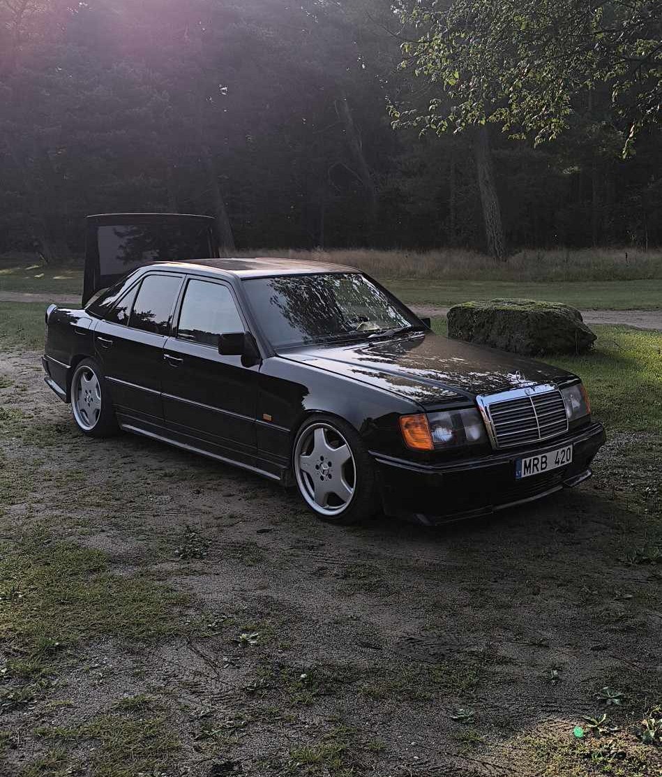 Mercedes-Benz 300E