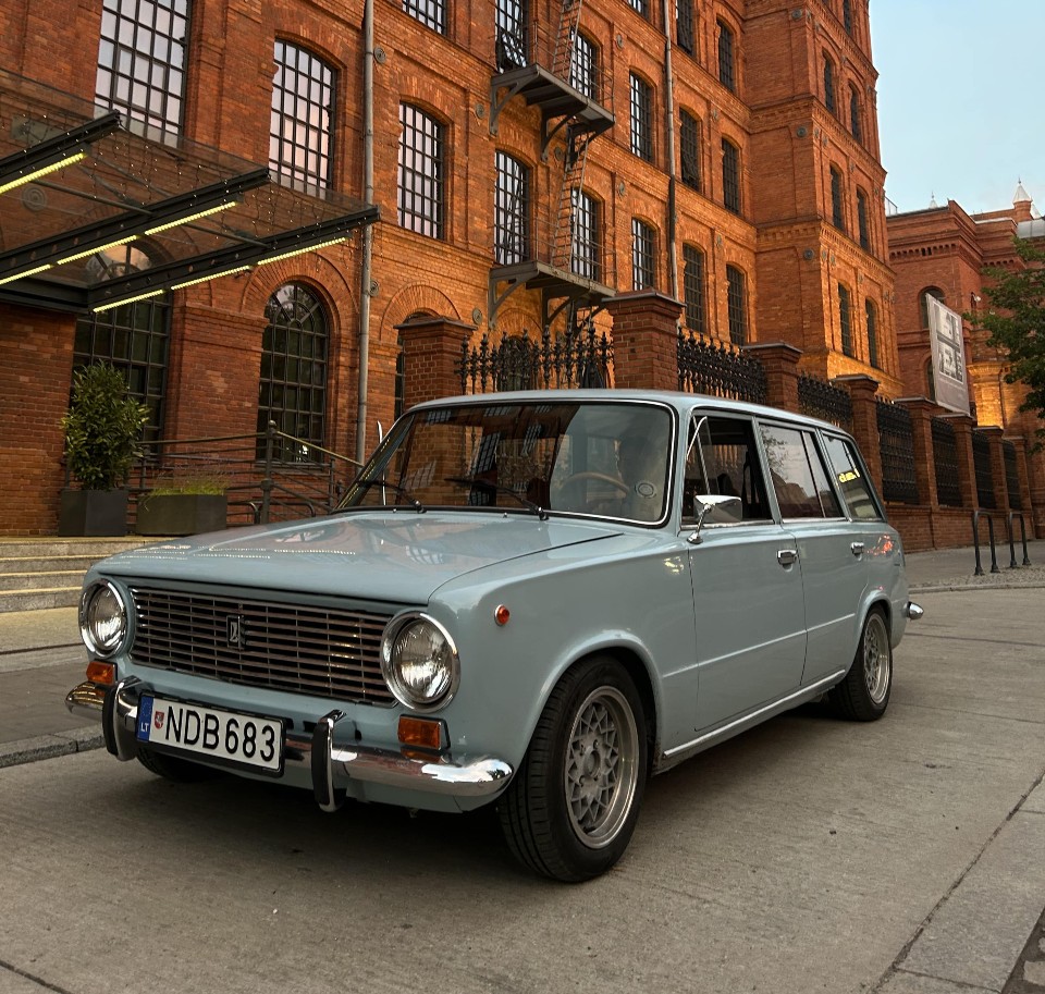 Lada 2102