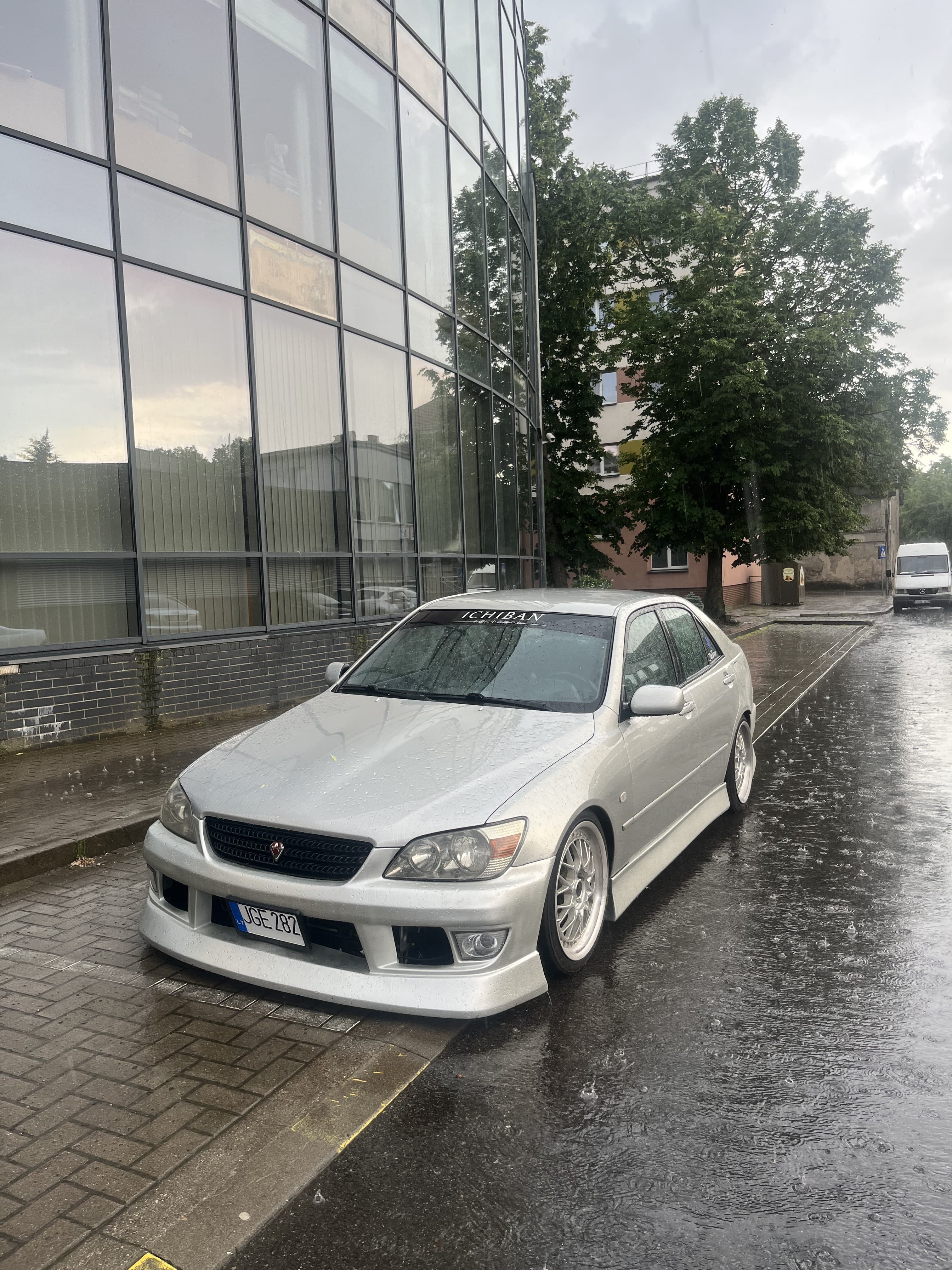 Lexus IS200