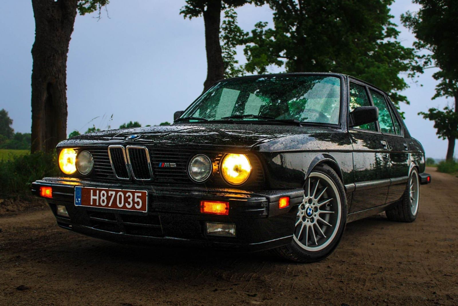 BMW M5 E28