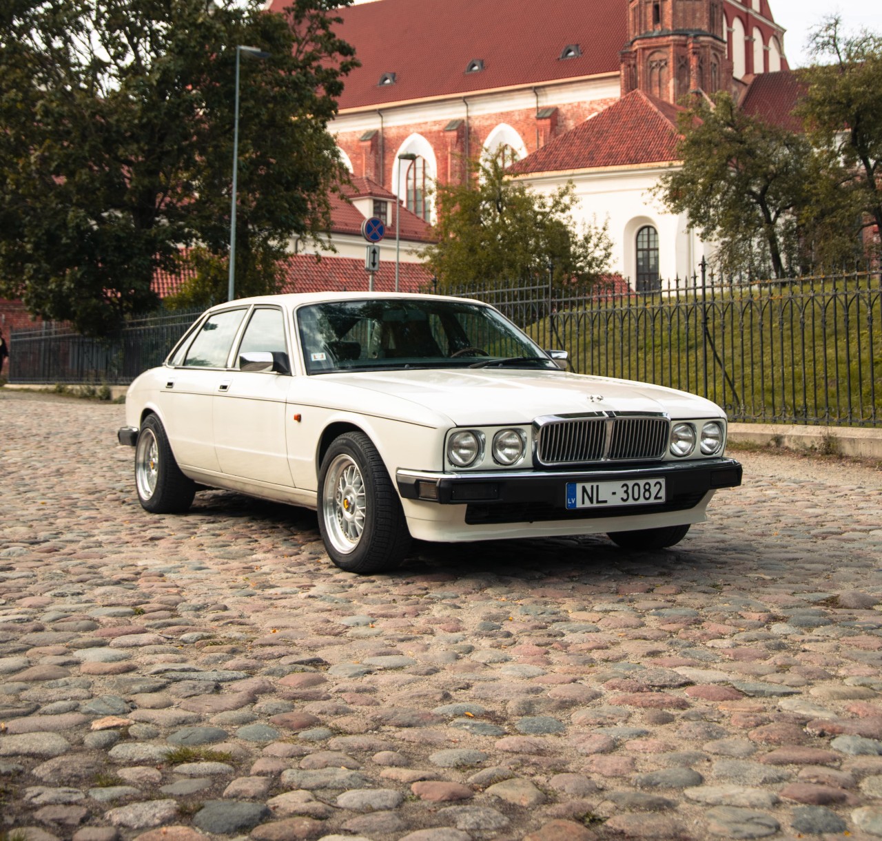 Jaguar XJ6