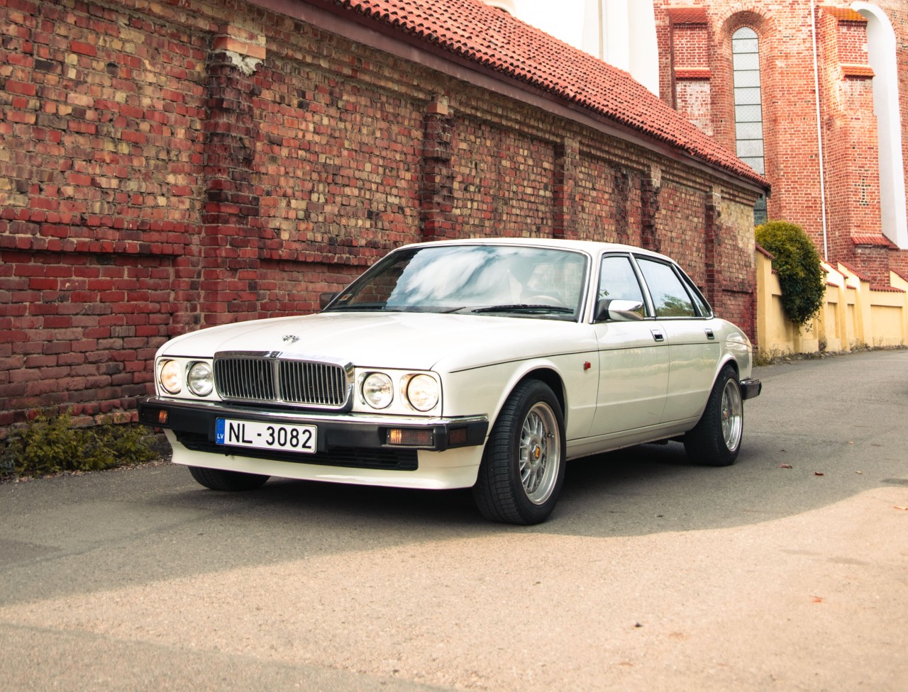 Jaguar XJ6