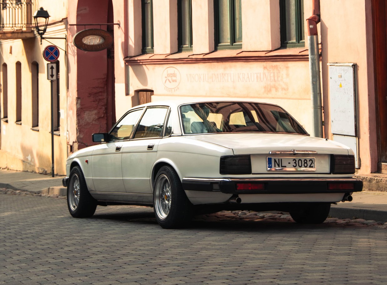 Jaguar XJ6