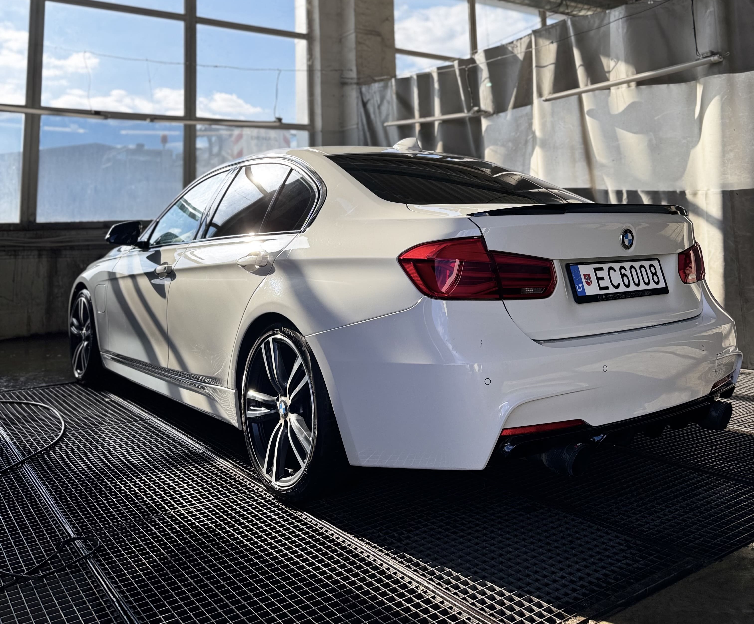 BMW F30 330e