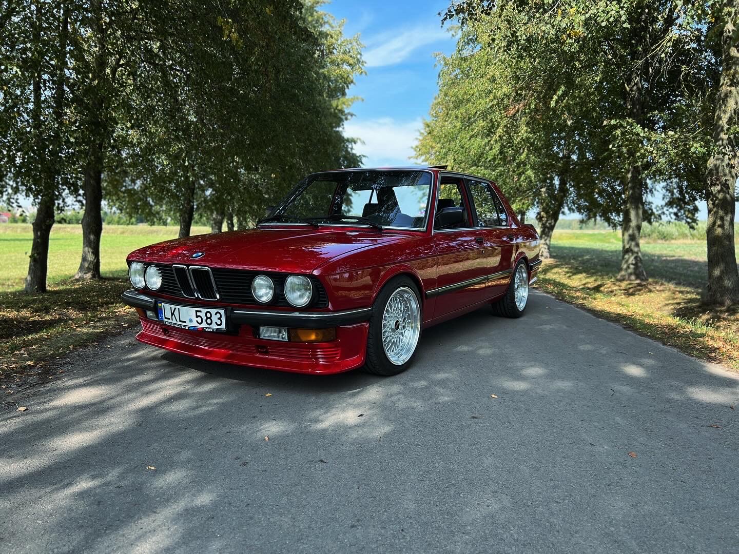 BMW 524 E28